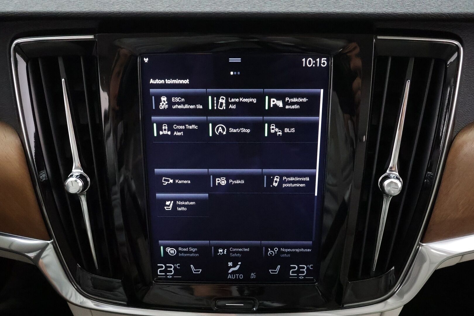 Volvo V90 2017 D4 AWD Inscription aut * ACC / 360° / Webasto / Koukku / Muistipenkit / Full LED / BLIS / Vaaleat nahat / Keyless * - Kahdet renkaat aluvanteilla / Merkkihuollettu / Huippuvarusteet - HULLUT AVAJAISHULINAT KORKOTARJOUS 3,29 %