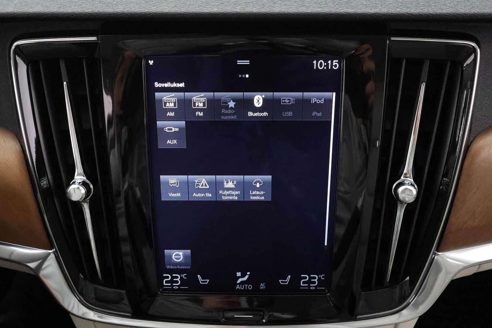 Volvo V90 2017 D4 AWD Inscription aut * ACC / 360° / Webasto / Koukku / Muistipenkit / Full LED / BLIS / Vaaleat nahat / Keyless * - Kahdet renkaat aluvanteilla / Merkkihuollettu / Huippuvarusteet - HULLUT AVAJAISHULINAT KORKOTARJOUS 3,29 %