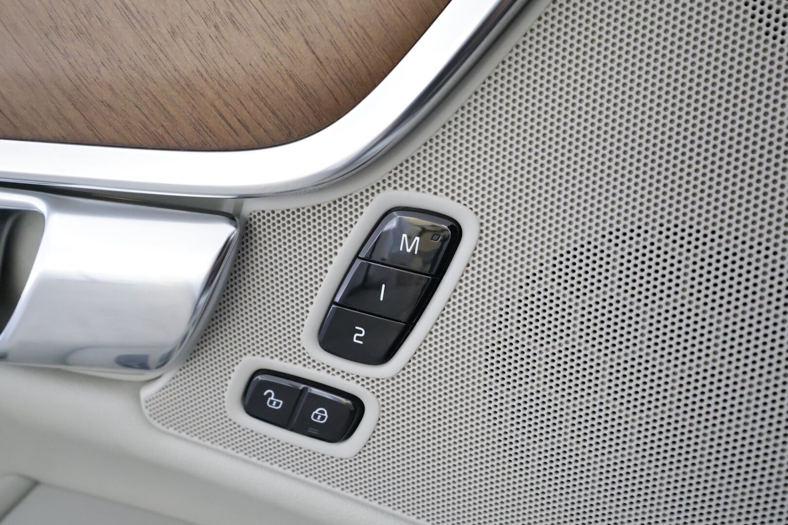 Volvo V90 2017 D4 AWD Inscription aut * ACC / 360° / Webasto / Koukku / Muistipenkit / Full LED / BLIS / Vaaleat nahat / Keyless * - Kahdet renkaat aluvanteilla / Merkkihuollettu / Huippuvarusteet - HULLUT AVAJAISHULINAT KORKOTARJOUS 3,29 %