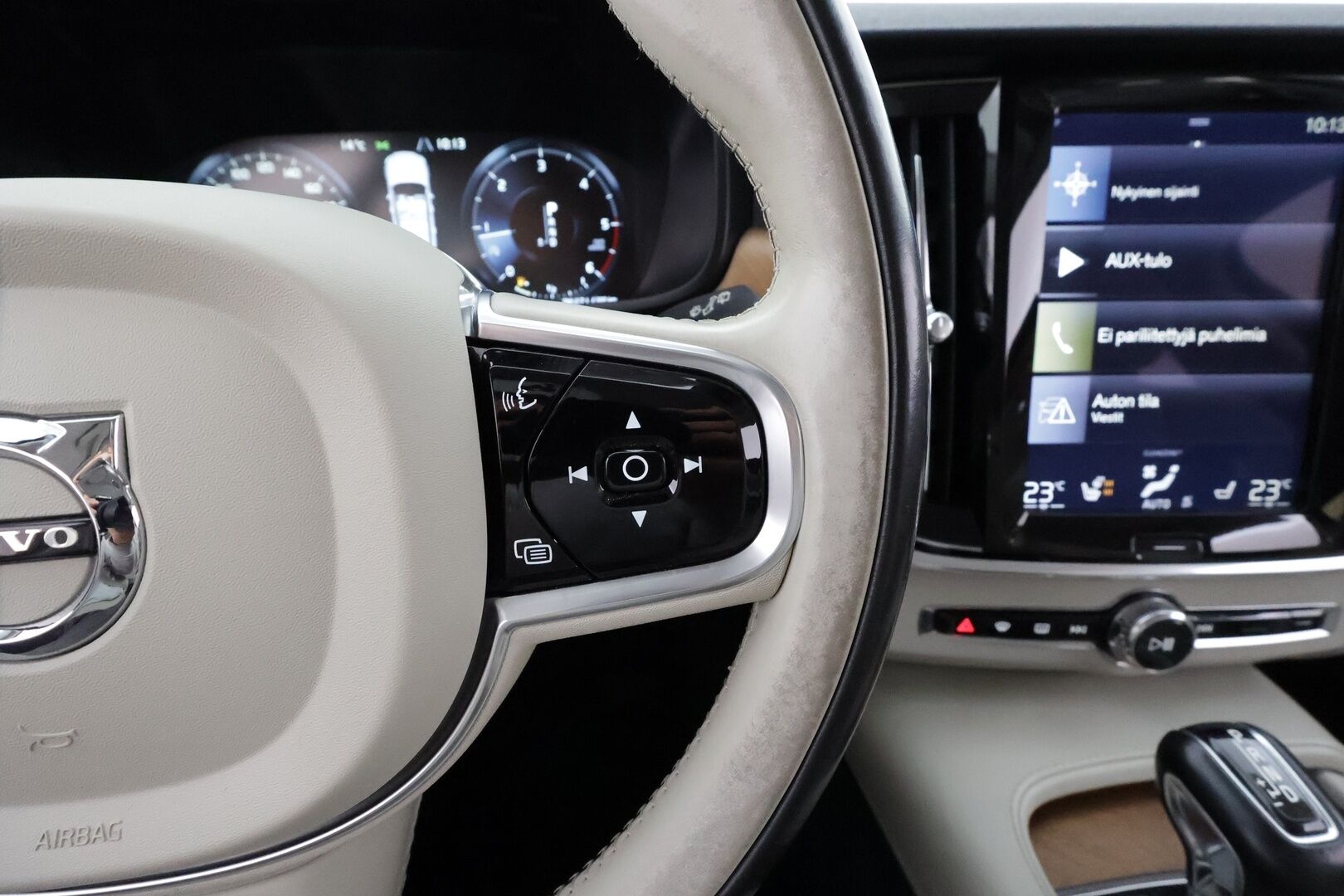 Volvo V90 2017 D4 AWD Inscription aut * ACC / 360° / Webasto / Koukku / Muistipenkit / Full LED / BLIS / Vaaleat nahat / Keyless * - Kahdet renkaat aluvanteilla / Merkkihuollettu / Huippuvarusteet - HULLUT AVAJAISHULINAT KORKOTARJOUS 3,29 %