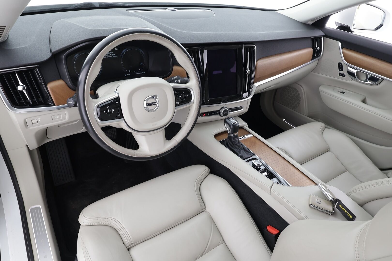 Volvo V90 2017 D4 AWD Inscription aut * ACC / 360° / Webasto / Koukku / Muistipenkit / Full LED / BLIS / Vaaleat nahat / Keyless * - Kahdet renkaat aluvanteilla / Merkkihuollettu / Huippuvarusteet - HULLUT AVAJAISHULINAT KORKOTARJOUS 3,29 %