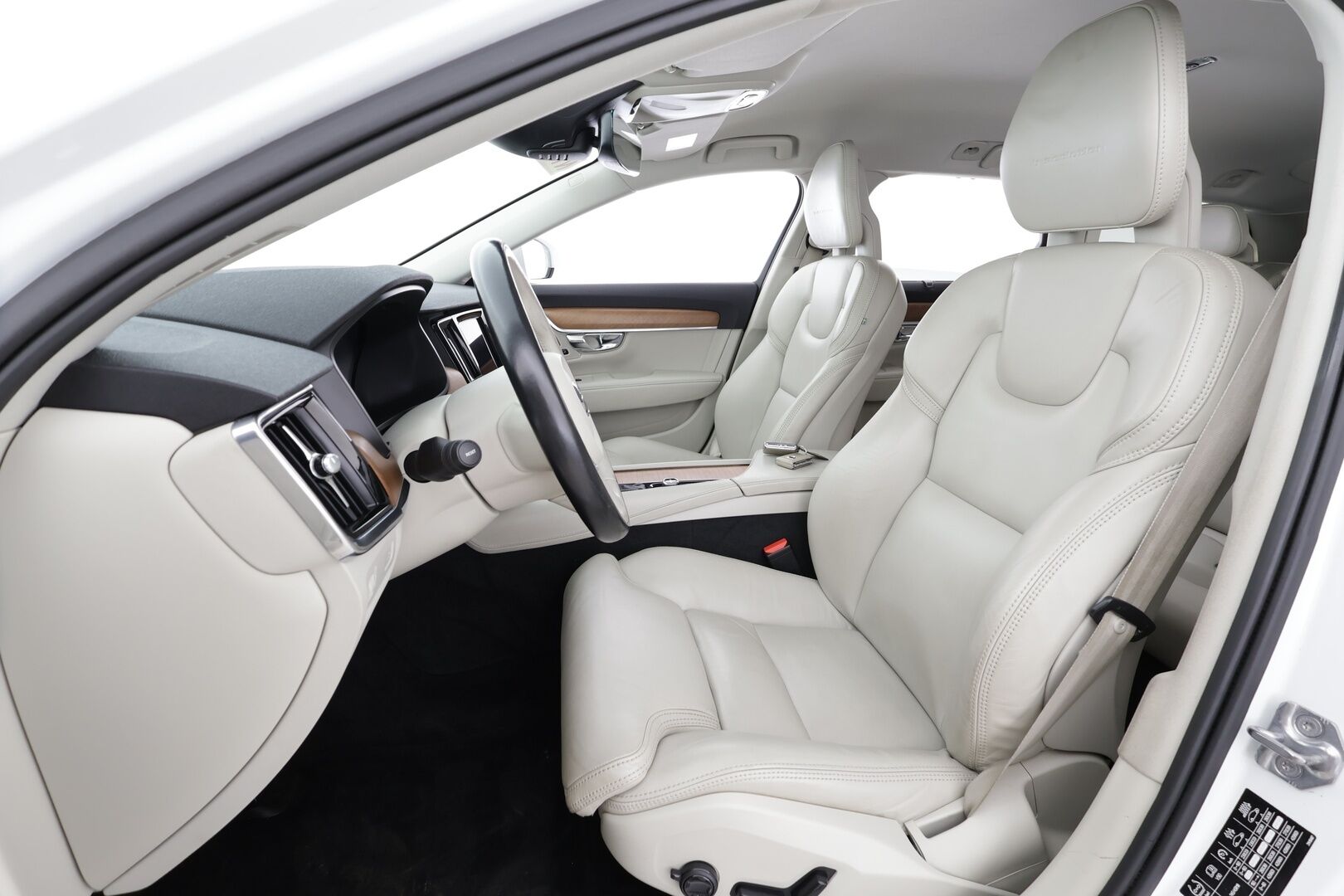 Volvo V90 2017 D4 AWD Inscription aut * ACC / 360° / Webasto / Koukku / Muistipenkit / Full LED / BLIS / Vaaleat nahat / Keyless * - Kahdet renkaat aluvanteilla / Merkkihuollettu / Huippuvarusteet - HULLUT AVAJAISHULINAT KORKOTARJOUS 3,29 %