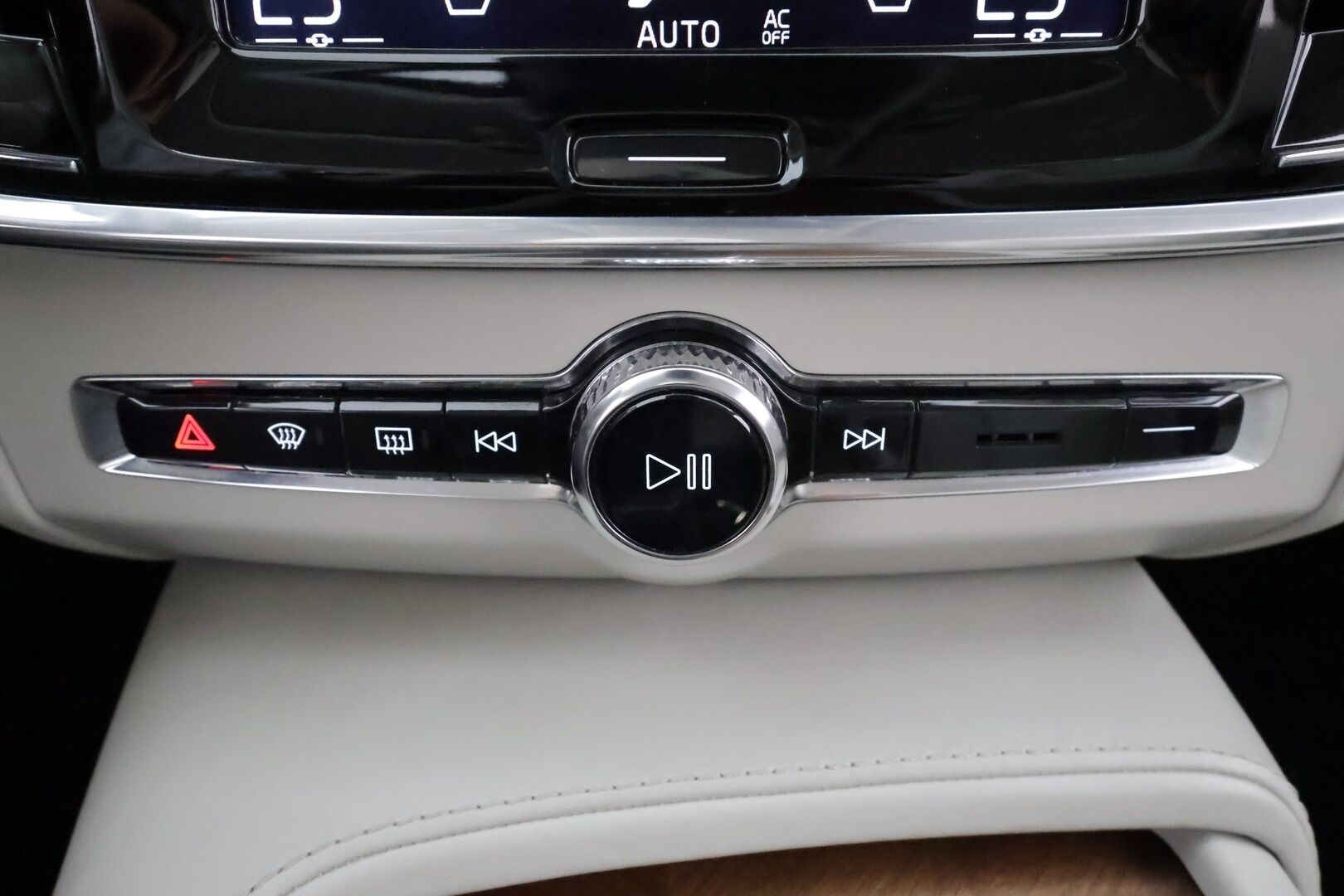 Volvo V90 2017 D4 AWD Inscription aut * ACC / 360° / Webasto / Koukku / Muistipenkit / Full LED / BLIS / Vaaleat nahat / Keyless * - Kahdet renkaat aluvanteilla / Merkkihuollettu / Huippuvarusteet - HULLUT AVAJAISHULINAT KORKOTARJOUS 3,29 %