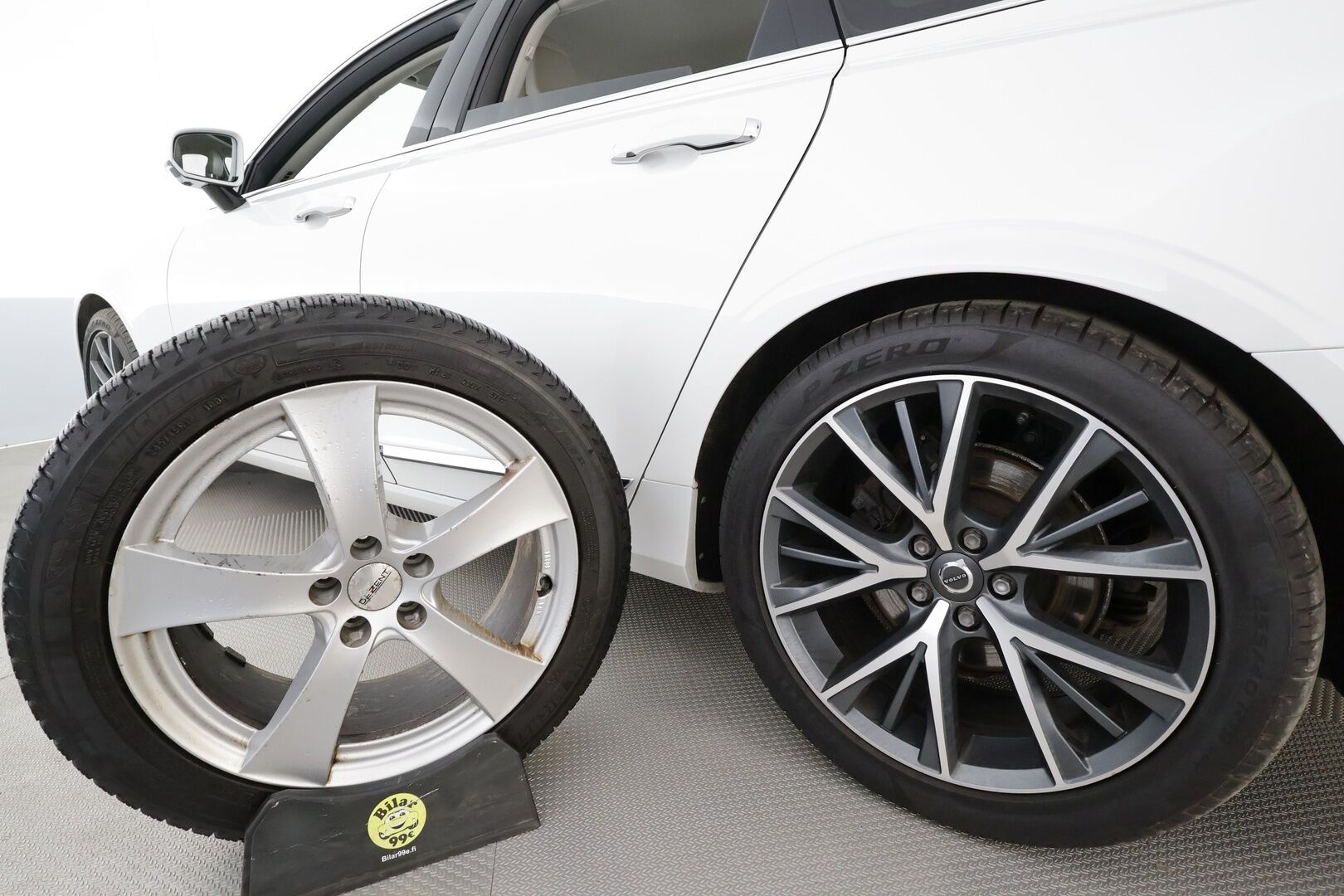 Volvo V90 2017 D4 AWD Inscription aut * ACC / 360° / Webasto / Koukku / Muistipenkit / Full LED / BLIS / Vaaleat nahat / Keyless * - Kahdet renkaat aluvanteilla / Merkkihuollettu / Huippuvarusteet - HULLUT AVAJAISHULINAT KORKOTARJOUS 3,29 %