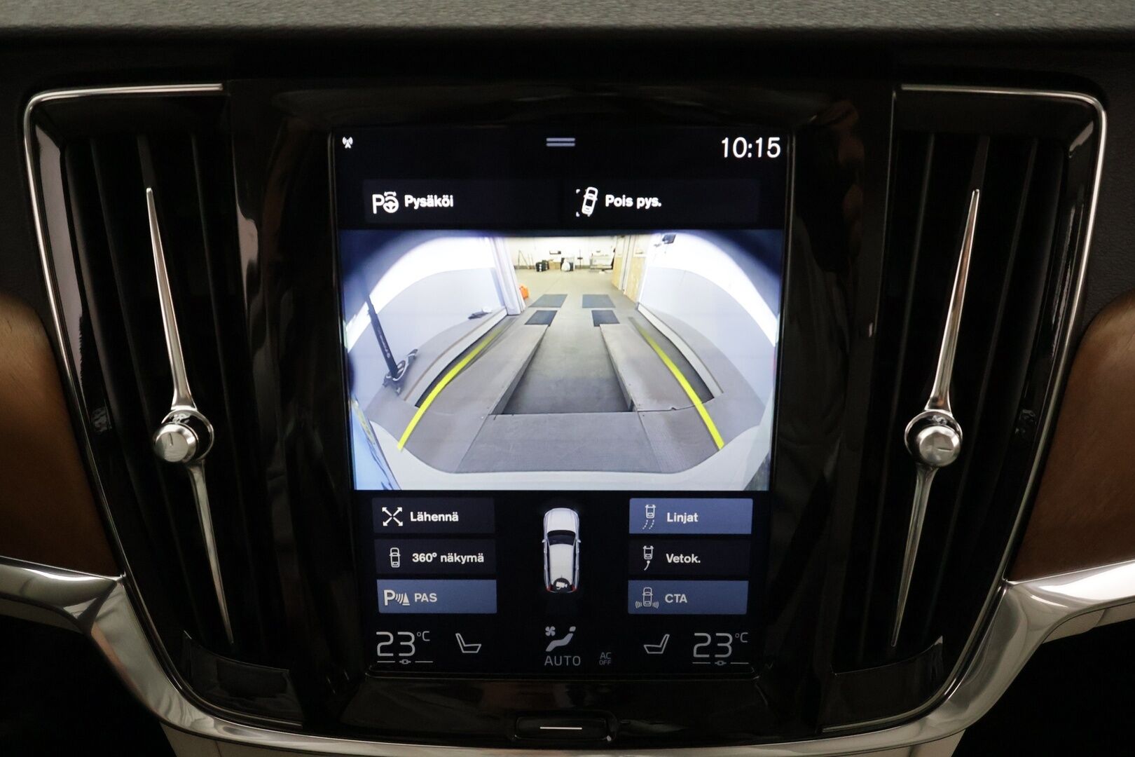 Volvo V90 2017 D4 AWD Inscription aut * ACC / 360° / Webasto / Koukku / Muistipenkit / Full LED / BLIS / Vaaleat nahat / Keyless * - Kahdet renkaat aluvanteilla / Merkkihuollettu / Huippuvarusteet - HULLUT AVAJAISHULINAT KORKOTARJOUS 3,29 %