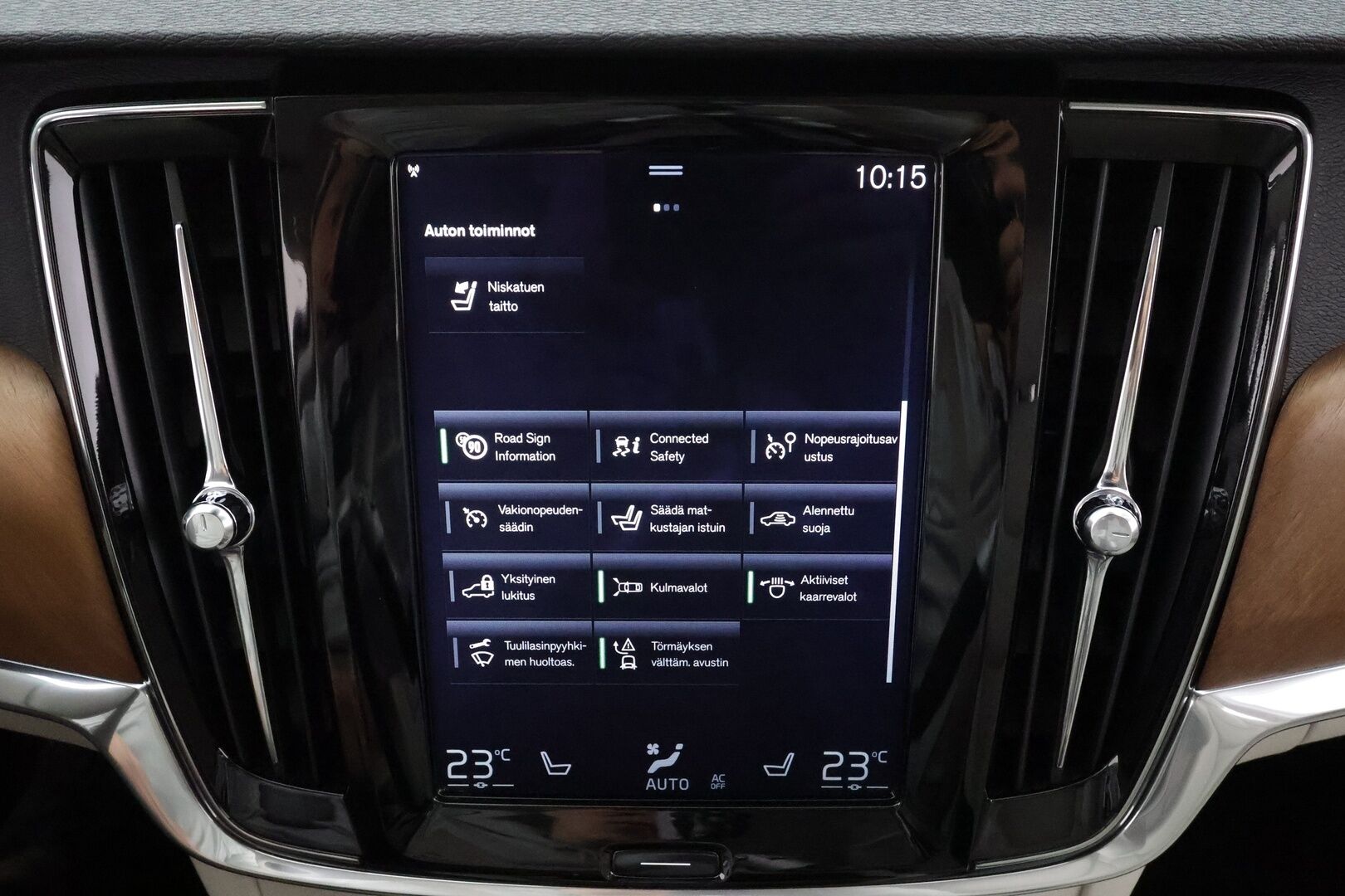 Volvo V90 2017 D4 AWD Inscription aut * ACC / 360° / Webasto / Koukku / Muistipenkit / Full LED / BLIS / Vaaleat nahat / Keyless * - Kahdet renkaat aluvanteilla / Merkkihuollettu / Huippuvarusteet - HULLUT AVAJAISHULINAT KORKOTARJOUS 3,29 %