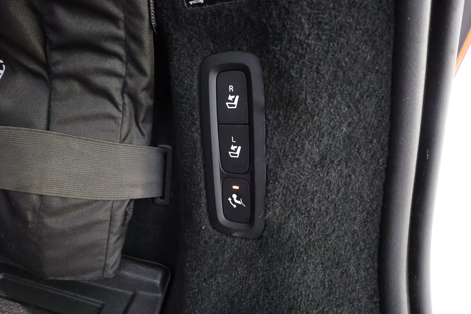 Volvo V90 2017 D4 AWD Inscription aut * ACC / 360° / Webasto / Koukku / Muistipenkit / Full LED / BLIS / Vaaleat nahat / Keyless * - Kahdet renkaat aluvanteilla / Merkkihuollettu / Huippuvarusteet - HULLUT AVAJAISHULINAT KORKOTARJOUS 3,29 %