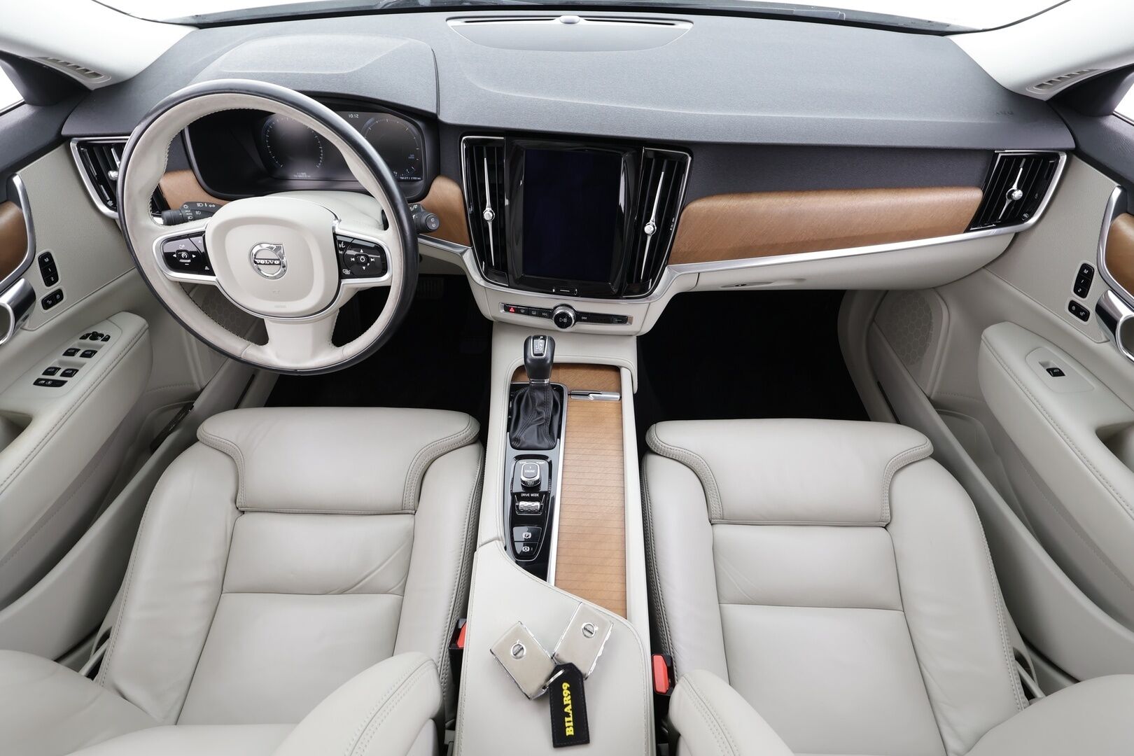 Volvo V90 2017 D4 AWD Inscription aut * ACC / 360° / Webasto / Koukku / Muistipenkit / Full LED / BLIS / Vaaleat nahat / Keyless * - Kahdet renkaat aluvanteilla / Merkkihuollettu / Huippuvarusteet - HULLUT AVAJAISHULINAT KORKOTARJOUS 3,29 %