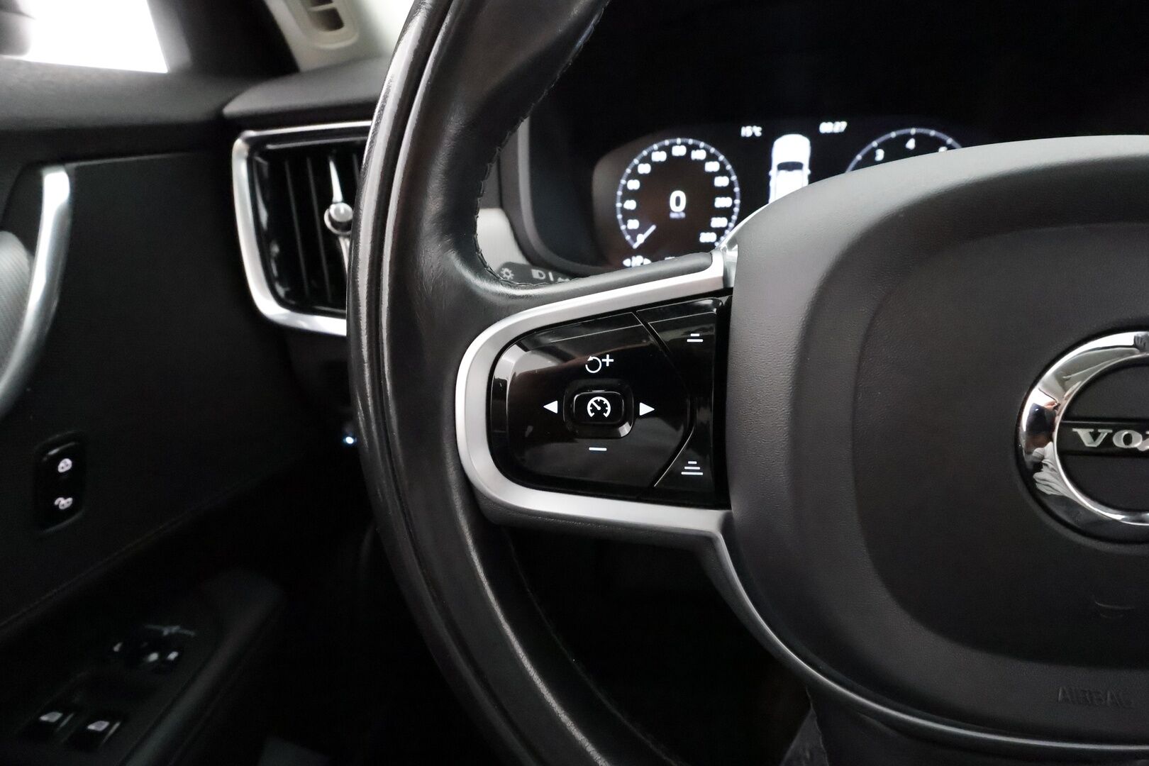 Volvo V90 CROSS COUNTRY 2020 T5 AWD Business Adv * Pilot assist / Koukku / Webasto / Panorama / Full-LED / P.kamera / Blis * - Kahdet Renkaat - HULLUT AVAJAISHULINAT KORKOTARJOUS 3,29 %