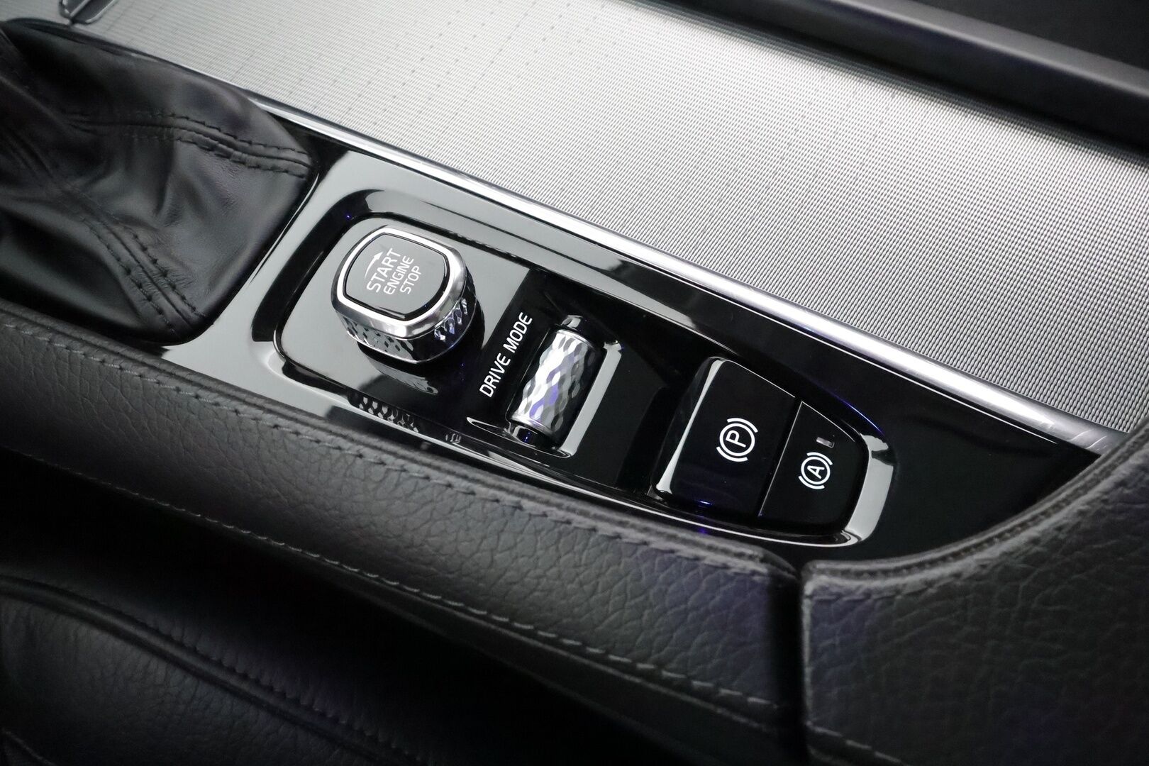 Volvo V90 CROSS COUNTRY 2020 T5 AWD Business Adv - | Juur huollettu 08/26 | Pilot assist | ALV | Koukku | Webasto | Panorama | Full-LED | P.Kamera | BLIS | Pelkkä bensa! | 2x Renkaat ja Vanteet |