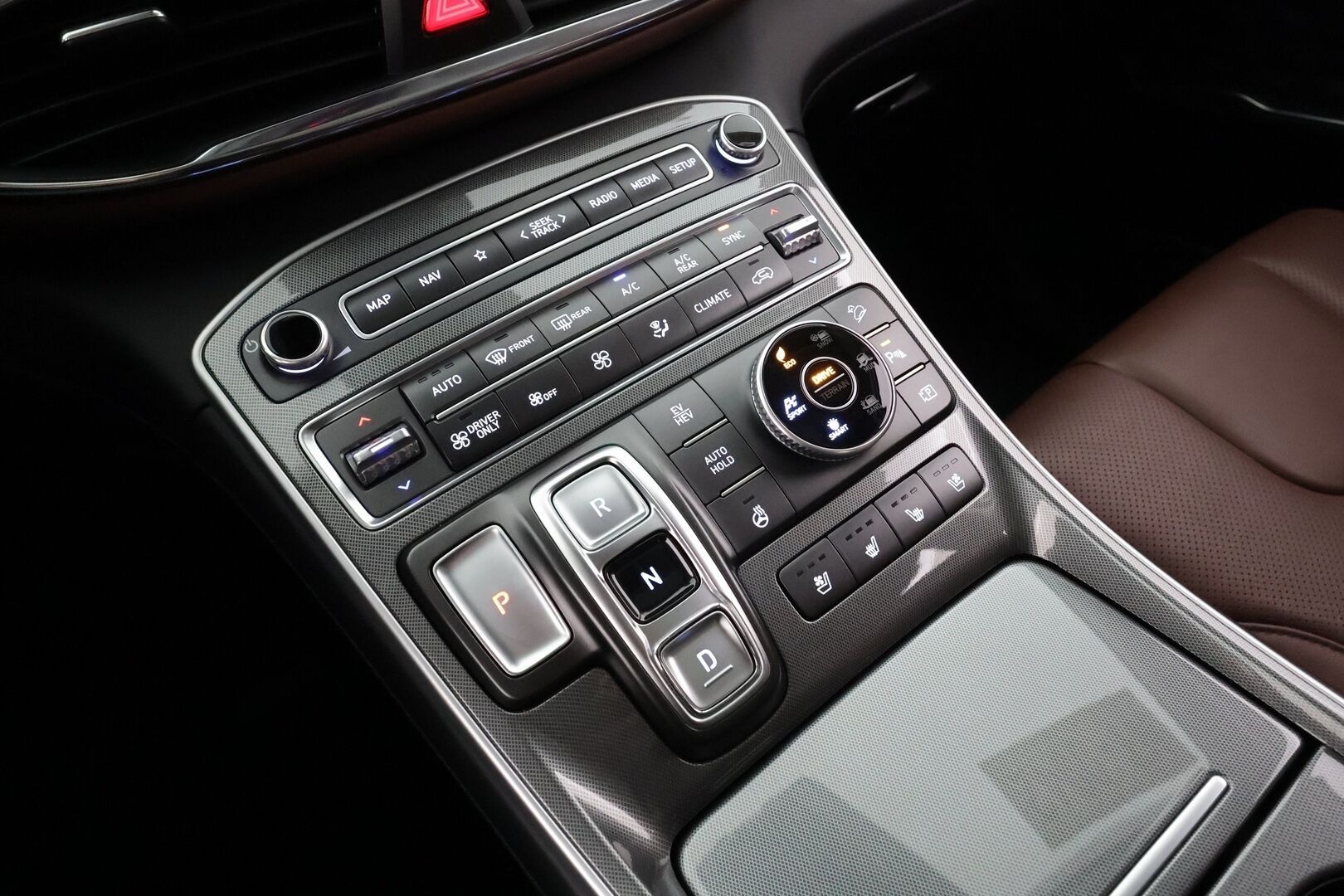 HYUNDAI SANTA FE 2023 1.6 T-GDI 265 hv Plug in 4WD 6AT Calligraphy 7P * ACC / HUD / Panorama / 360° / Ilmastoidut nahat / KRELL / Navi / LED * - Kahdet renkaat aluvanteilla / Akku kuntotarkastettu / Merkkihuollettu / Huippuvarusteet