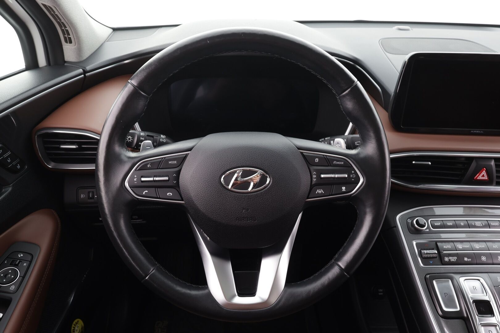 HYUNDAI SANTA FE 2023 1.6 T-GDI 265 hv Plug in 4WD 6AT Calligraphy 7P * ACC / HUD / Panorama / 360° / Ilmastoidut nahat / KRELL / Navi / LED * - Kahdet renkaat aluvanteilla / Akku kuntotarkastettu / Merkkihuollettu / Huippuvarusteet