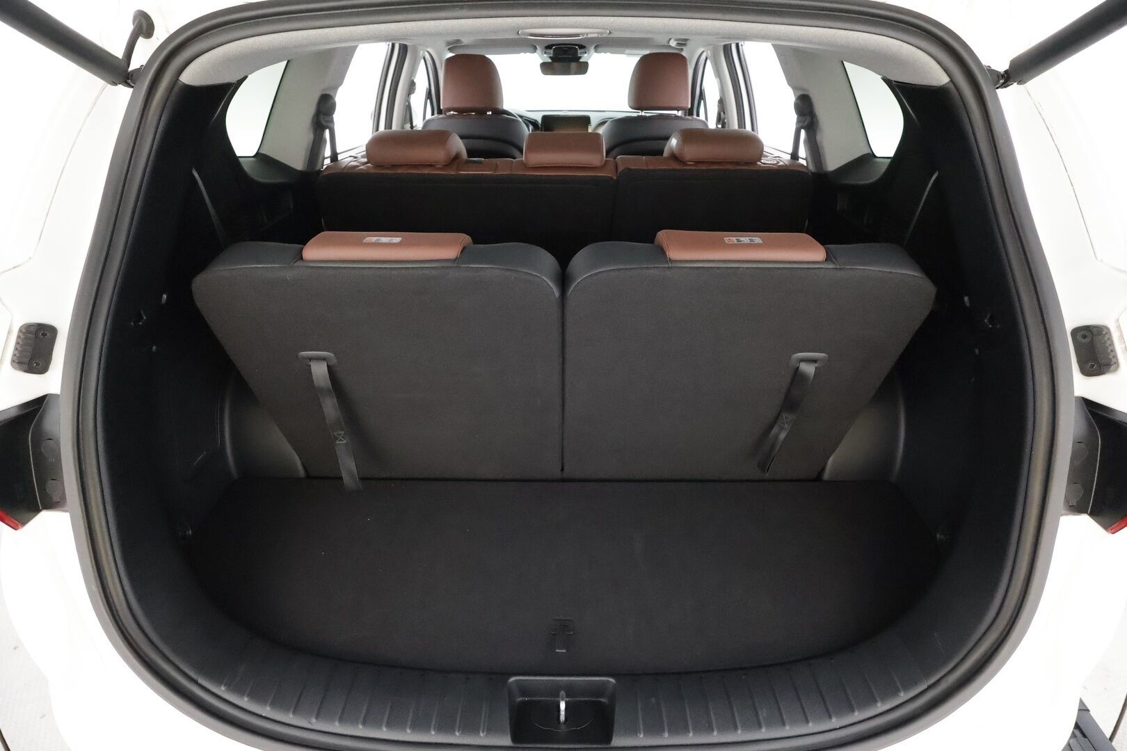 HYUNDAI SANTA FE 2023 1.6 T-GDI 265 hv Plug in 4WD 6AT Calligraphy 7P * ACC / HUD / Panorama / 360° / Ilmastoidut nahat / KRELL / Navi / LED * - Kahdet renkaat aluvanteilla / Akku kuntotarkastettu / Merkkihuollettu / Huippuvarusteet