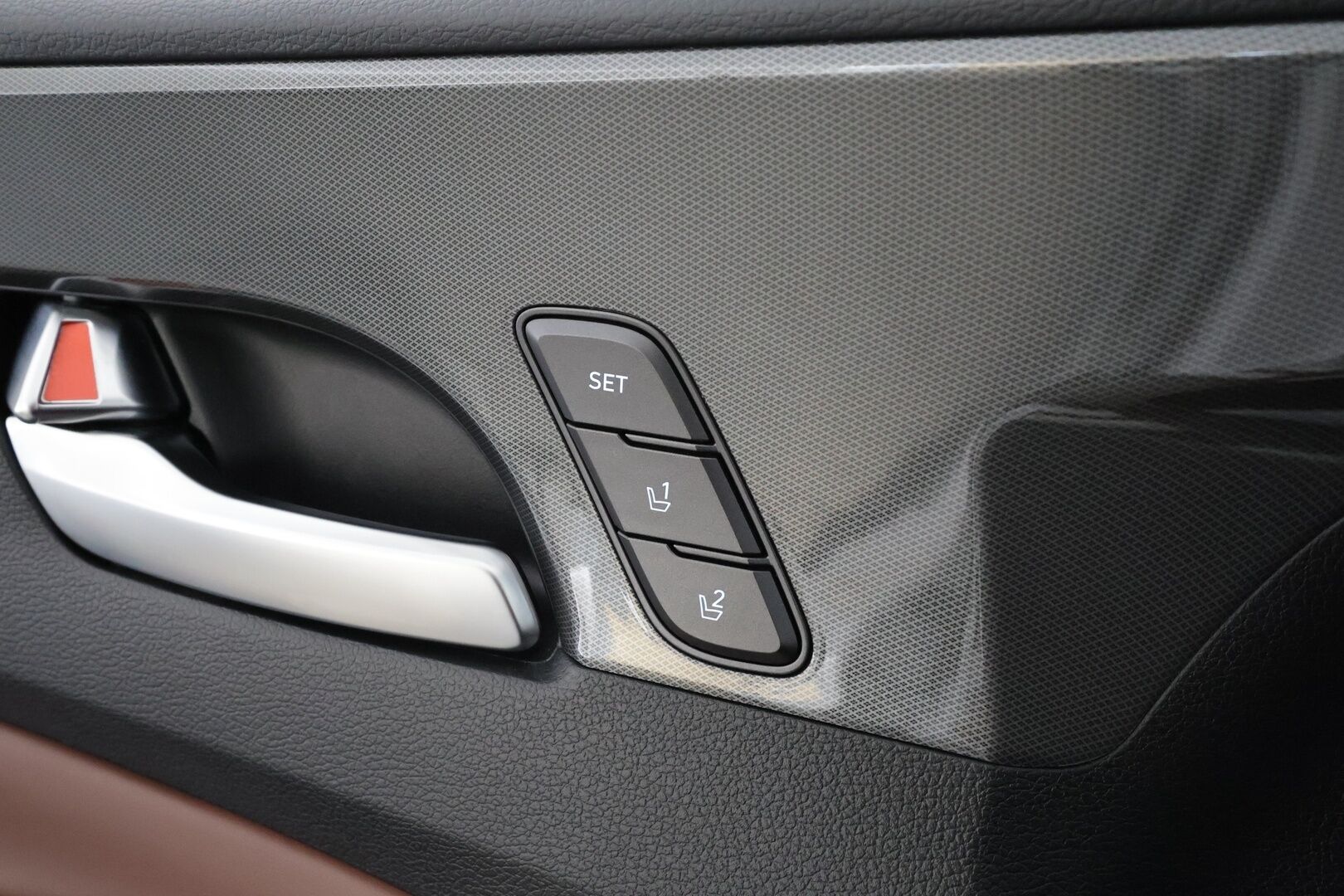 HYUNDAI SANTA FE 2023 1.6 T-GDI 265 hv Plug in 4WD 6AT Calligraphy 7P * ACC / HUD / Panorama / 360° / Ilmastoidut nahat / KRELL / Navi / LED * - Kahdet renkaat aluvanteilla / Akku kuntotarkastettu / Merkkihuollettu / Huippuvarusteet