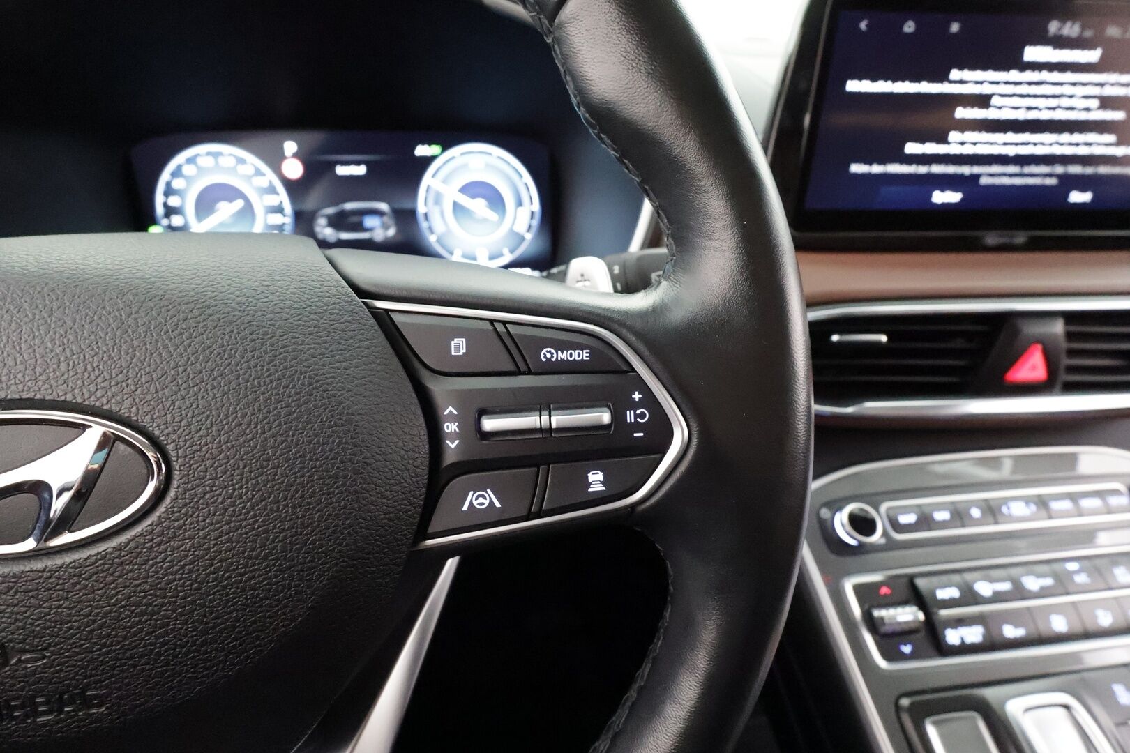 HYUNDAI SANTA FE 2023 1.6 T-GDI 265 hv Plug in 4WD 6AT Calligraphy 7P * ACC / HUD / Panorama / 360° / Ilmastoidut nahat / KRELL / Navi / LED * - Kahdet renkaat aluvanteilla / Akku kuntotarkastettu / Merkkihuollettu / Huippuvarusteet