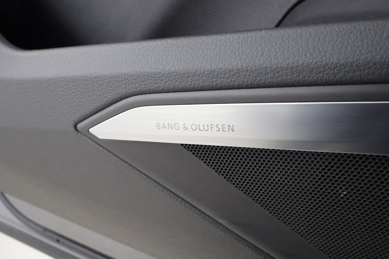 AUDI E-TRON 2023 55 Quattro 503hv * ACC / Akkukäyttöinen lisälämmitin / Koukku / Panorama / 360-kamera / Muistinahat / Matrix-LED / Keyless * - Koti & Kauppalaturi