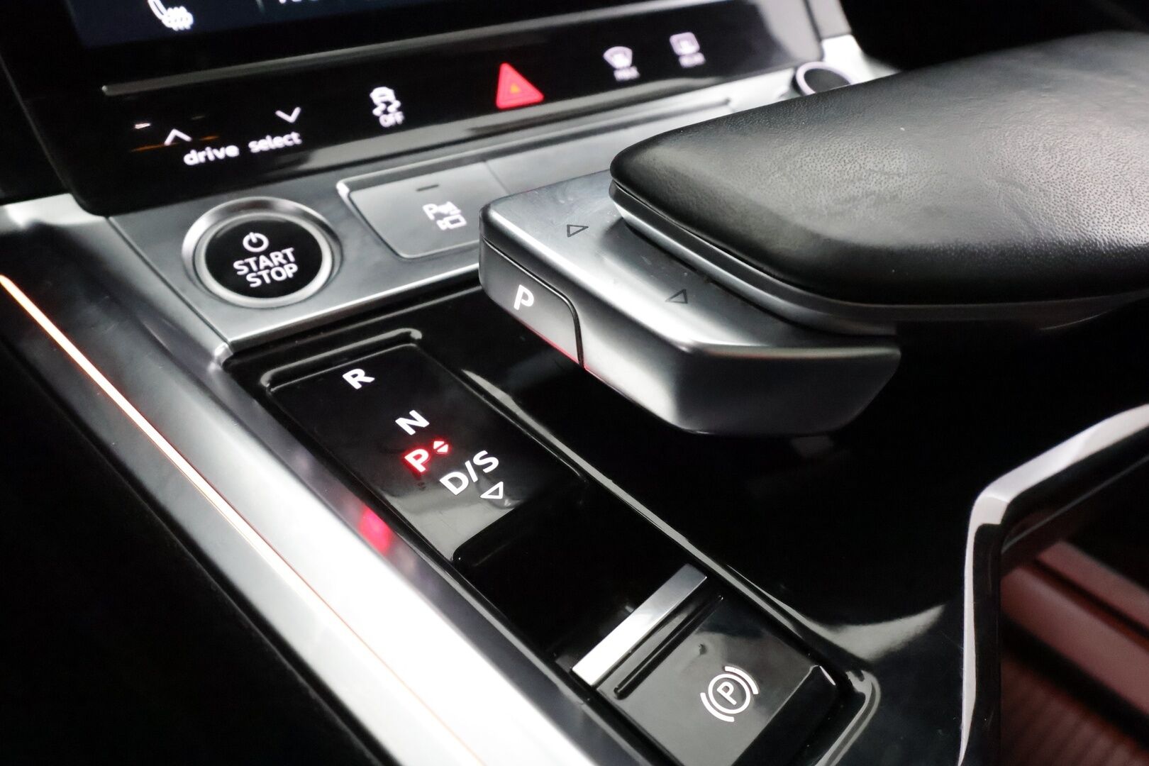 AUDI E-TRON 2023 55 Quattro 503hv * ACC / Akkukäyttöinen lisälämmitin / Koukku / Panorama / 360-kamera / Muistinahat / Matrix-LED / Keyless * - Koti & Kauppalaturi