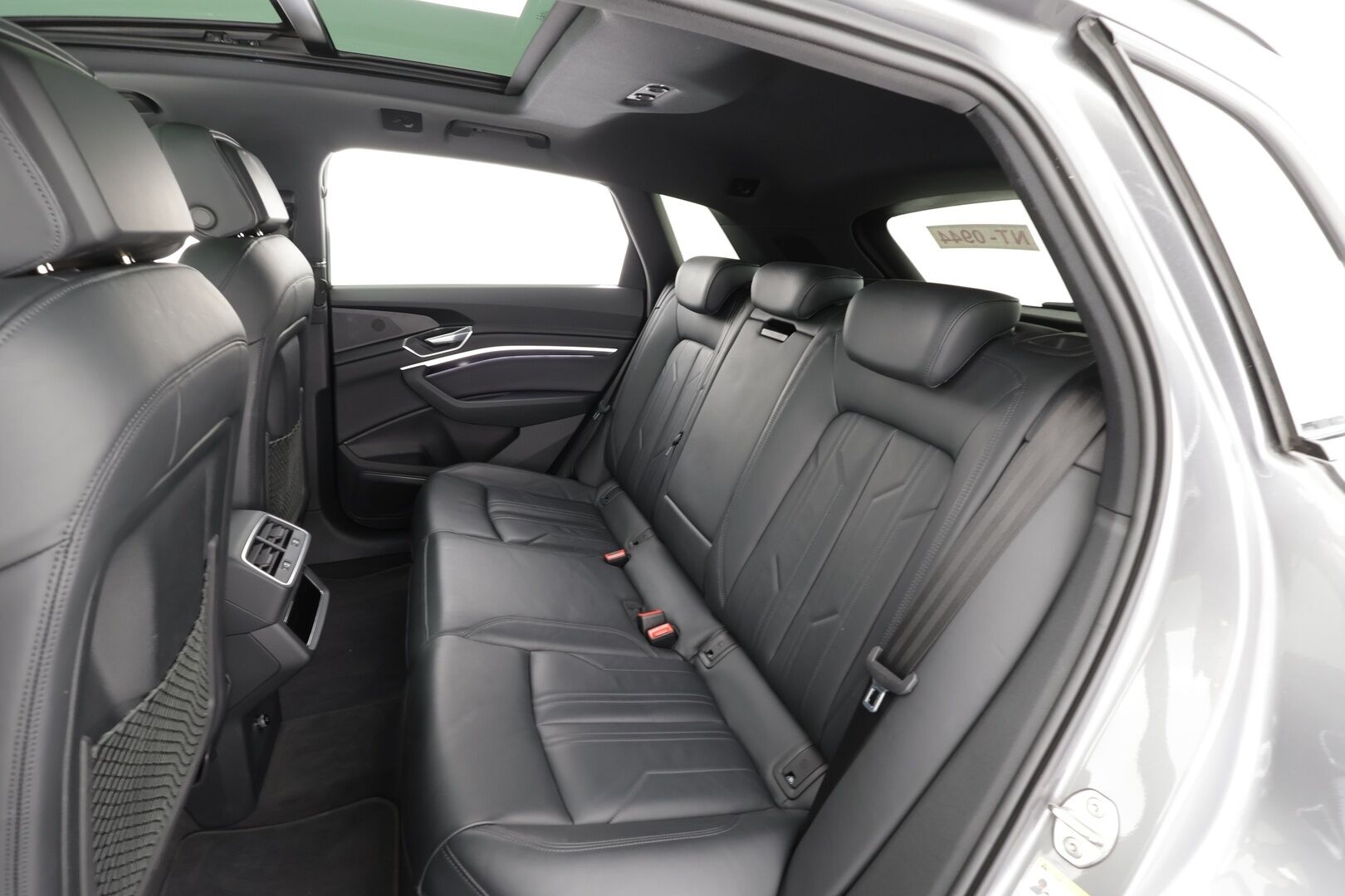 AUDI E-TRON 2023 55 Quattro 503hv * ACC / Akkukäyttöinen lisälämmitin / Koukku / Panorama / 360-kamera / Muistinahat / Matrix-LED / Keyless * - Koti & Kauppalaturi