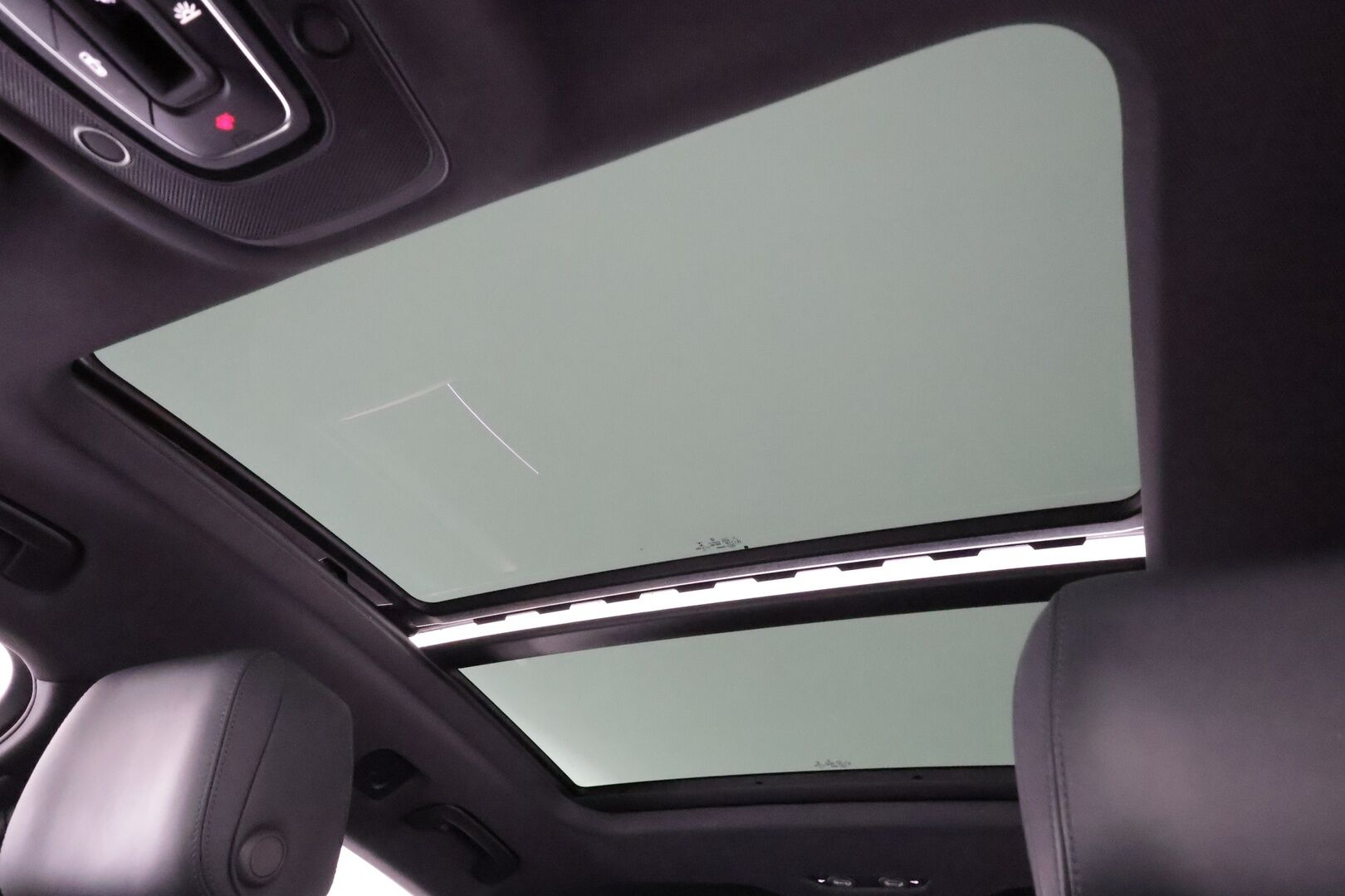 AUDI E-TRON 2023 55 Quattro 503hv * ACC / Akkukäyttöinen lisälämmitin / Koukku / Panorama / 360-kamera / Muistinahat / Matrix-LED / Keyless * - Koti & Kauppalaturi