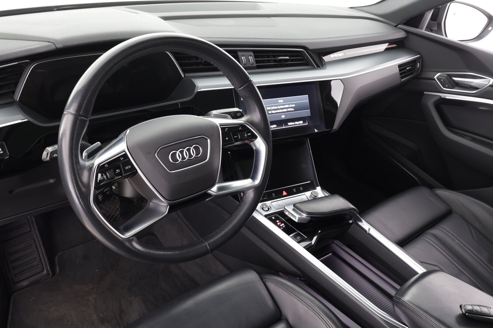 AUDI E-TRON 2023 55 Quattro 503hv * ACC / Akkukäyttöinen lisälämmitin / Koukku / Panorama / 360-kamera / Muistinahat / Matrix-LED / Keyless * - Koti & Kauppalaturi