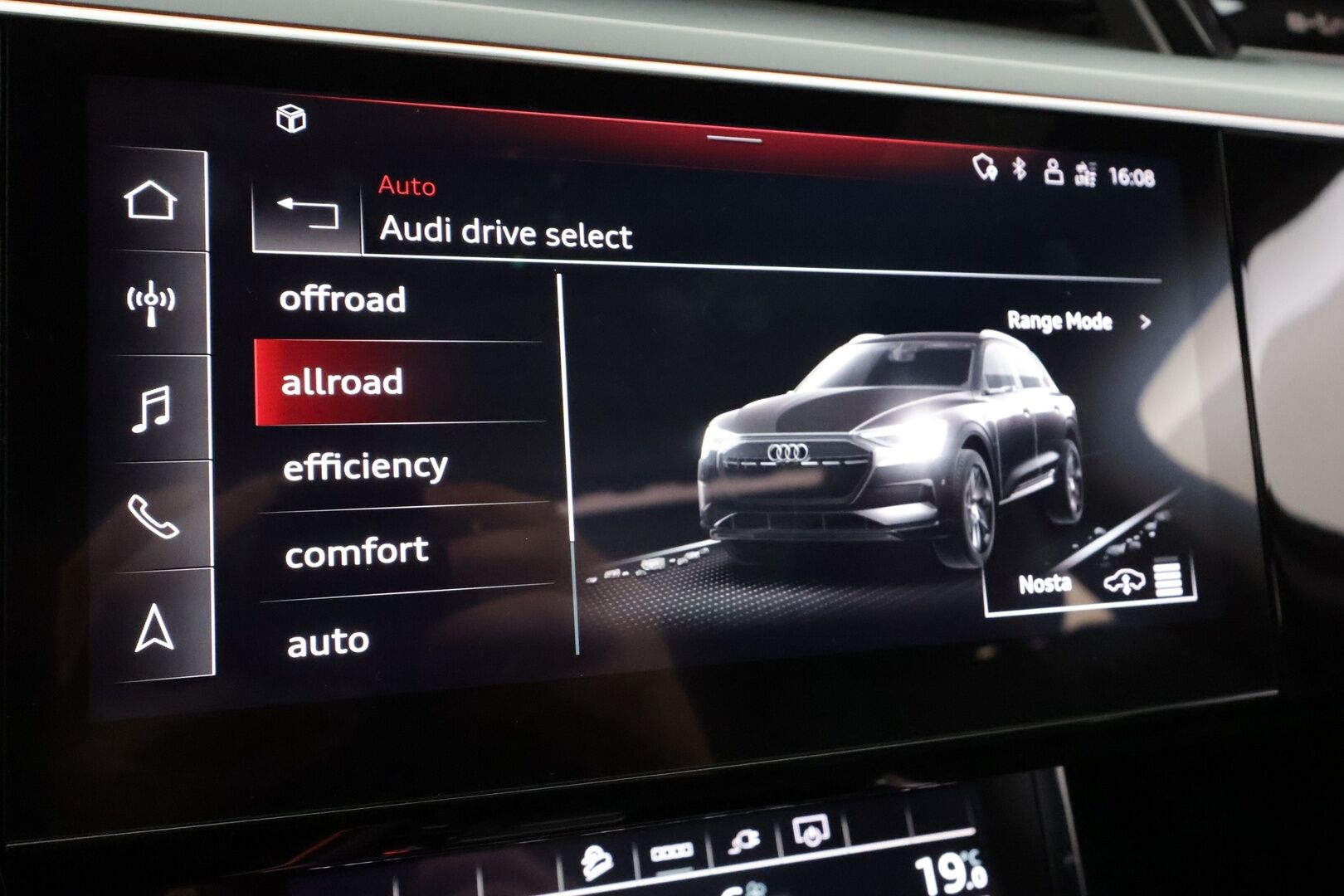 AUDI E-TRON 2023 55 Quattro 503hv * ACC / Akkukäyttöinen lisälämmitin / Koukku / Panorama / 360-kamera / Muistinahat / Matrix-LED / Keyless * - Koti & Kauppalaturi