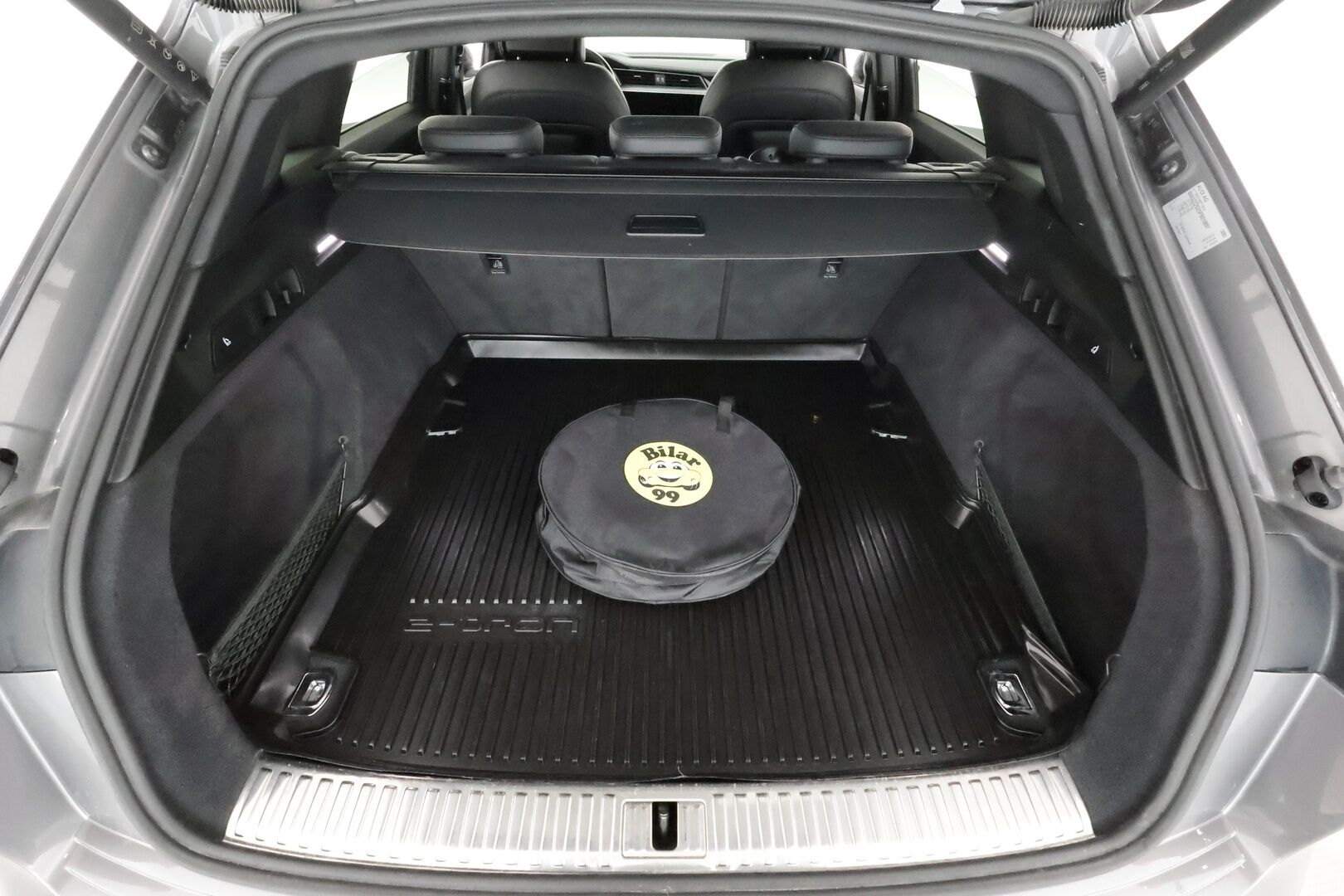 AUDI E-TRON 2023 55 Quattro 503hv * ACC / Akkukäyttöinen lisälämmitin / Koukku / Panorama / 360-kamera / Muistinahat / Matrix-LED / Keyless * - Koti & Kauppalaturi