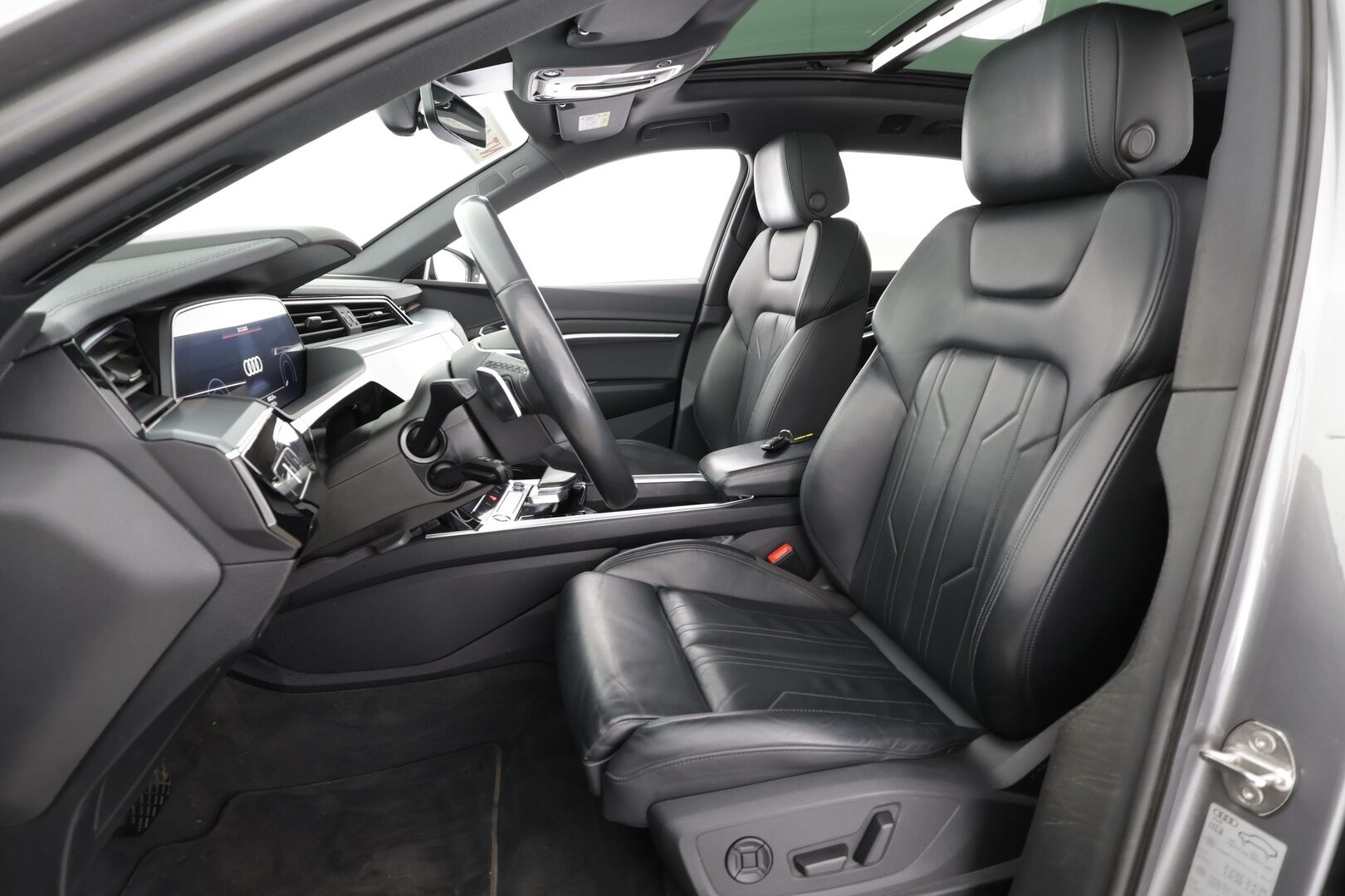 AUDI E-TRON 2023 55 Quattro 503hv * ACC / Akkukäyttöinen lisälämmitin / Koukku / Panorama / 360-kamera / Muistinahat / Matrix-LED / Keyless * - Koti & Kauppalaturi