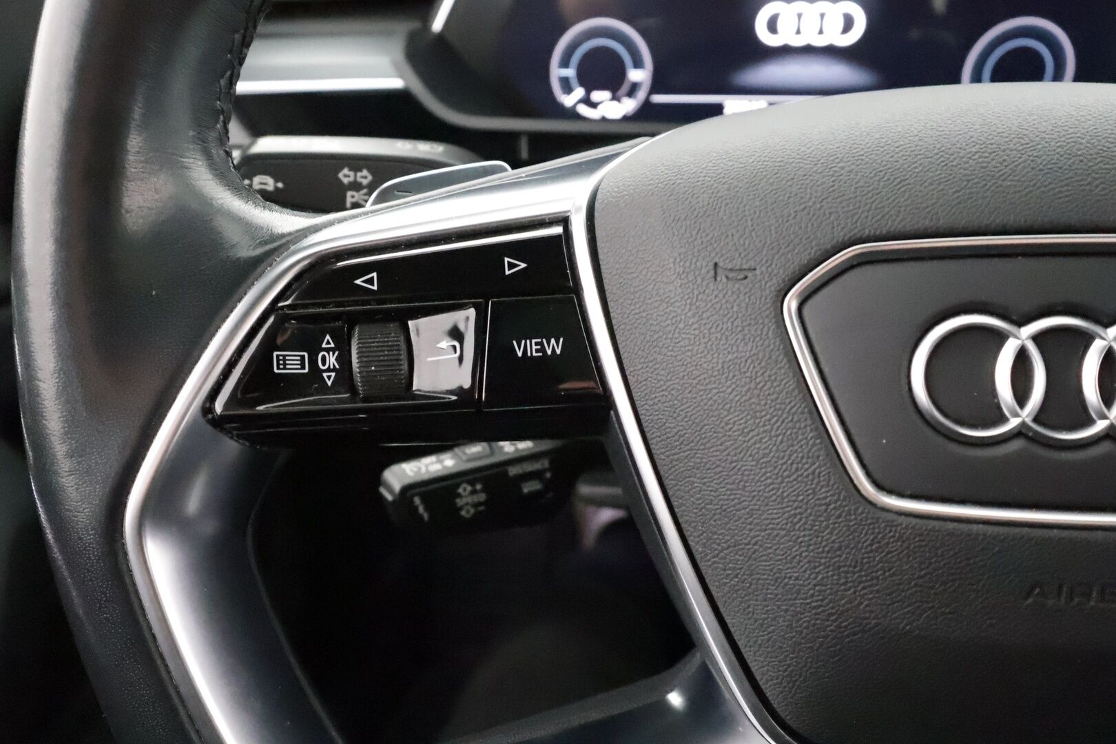AUDI E-TRON 2023 55 Quattro 503hv * ACC / Akkukäyttöinen lisälämmitin / Koukku / Panorama / 360-kamera / Muistinahat / Matrix-LED / Keyless * - Koti & Kauppalaturi