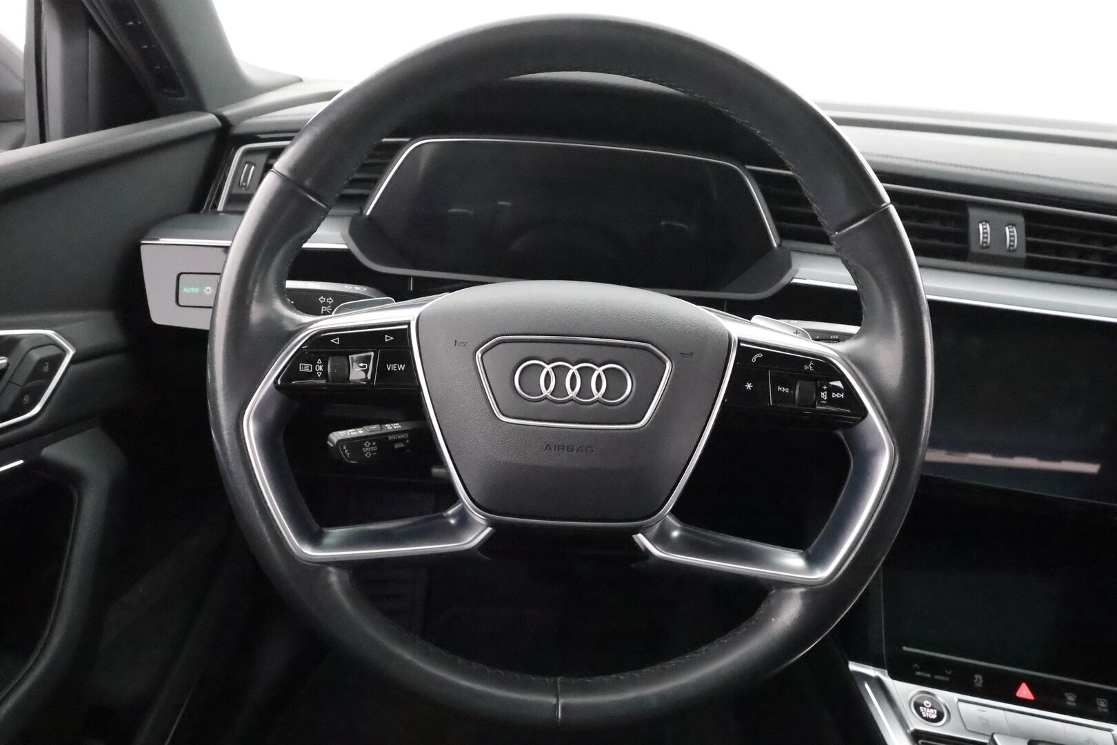 AUDI E-TRON 2023 55 Quattro 503hv * ACC / Akkukäyttöinen lisälämmitin / Koukku / Panorama / 360-kamera / Muistinahat / Matrix-LED / Keyless * - Koti & Kauppalaturi