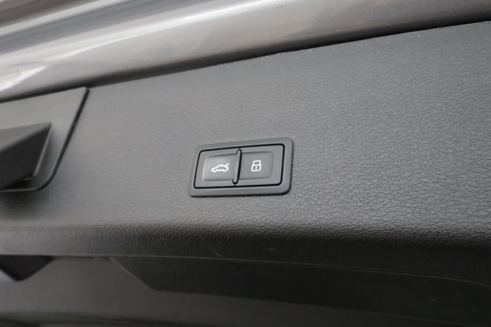 AUDI E-TRON 2023 55 Quattro 503hv * ACC / Akkukäyttöinen lisälämmitin / Koukku / Panorama / 360-kamera / Muistinahat / Matrix-LED / Keyless * - Koti & Kauppalaturi