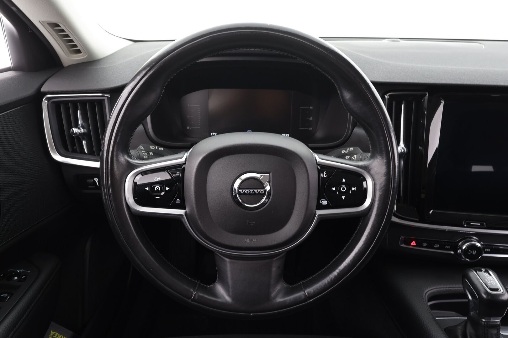 Volvo V90 CROSS COUNTRY 2018 D4 AWD Advanced aut * ACC / Webasto / Navi / LED / P.tutka / VOC / Ratinlämmitin * - Kahdet renkaat aluvanteilla / Huollettu 111tkm / Ei Adblue!