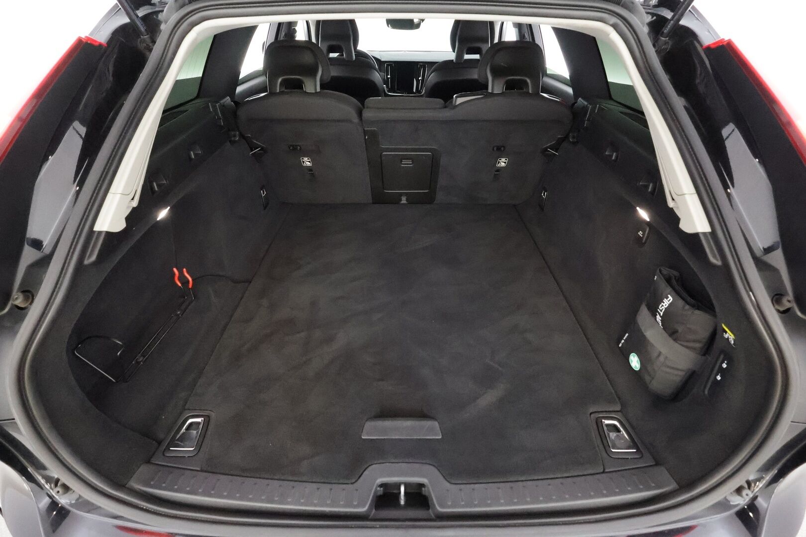 Volvo V90 CROSS COUNTRY 2018 D4 AWD Advanced aut * ACC / Webasto / Navi / LED / P.tutka / VOC / Ratinlämmitin * - Kahdet renkaat aluvanteilla / Huollettu 111tkm / Ei Adblue!
