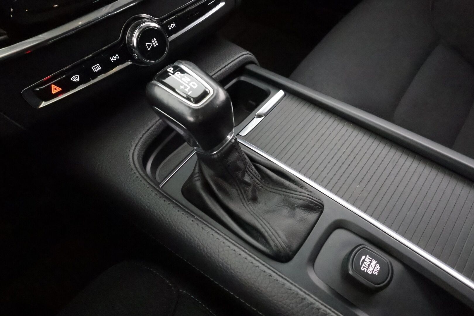 Volvo V90 CROSS COUNTRY 2018 D4 AWD Advanced aut * ACC / Webasto / Navi / LED / P.tutka / VOC / Ratinlämmitin * - Kahdet renkaat aluvanteilla / Huollettu 111tkm / Ei Adblue!