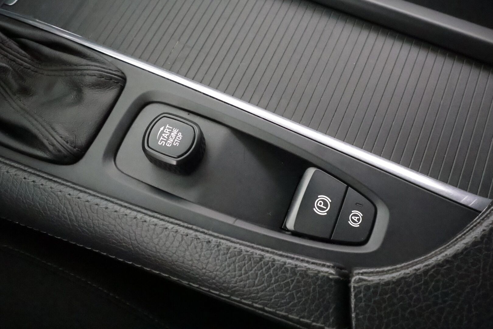 Volvo V90 CROSS COUNTRY 2018 D4 AWD Advanced aut * ACC / Webasto / Navi / LED / P.tutka / VOC / Ratinlämmitin * - Kahdet renkaat aluvanteilla / Huollettu 111tkm / Ei Adblue!