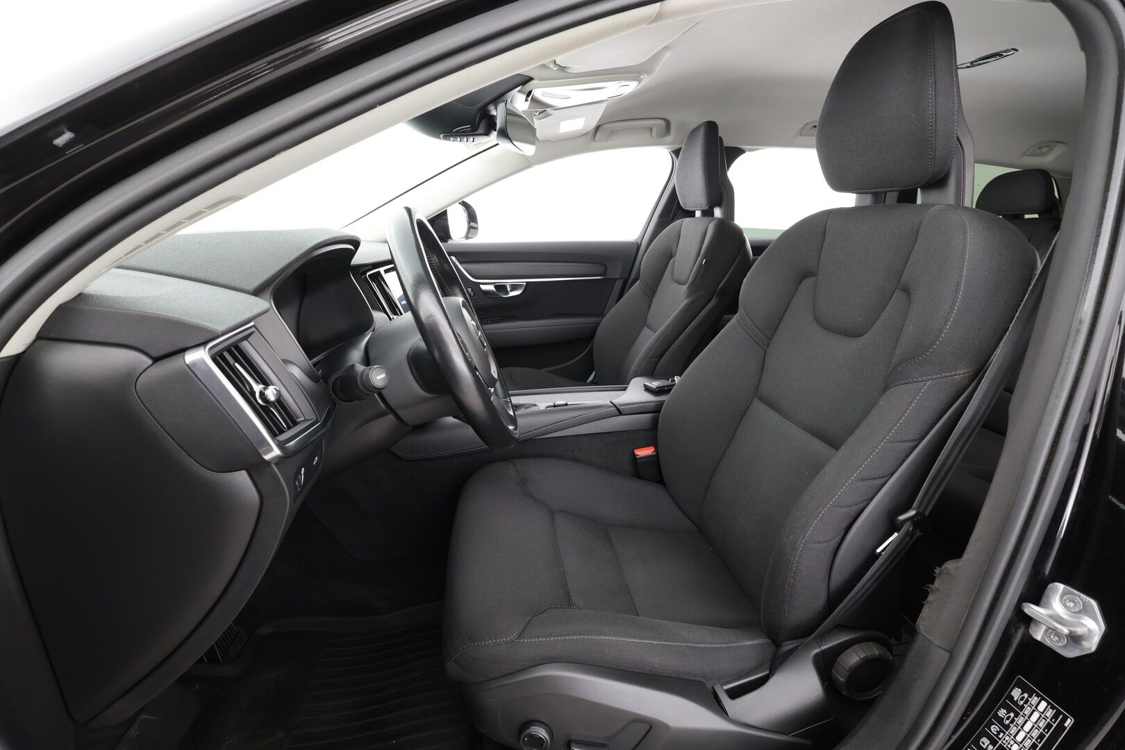 Volvo V90 CROSS COUNTRY 2018 D4 AWD Advanced aut * ACC / Webasto / Navi / LED / P.tutka / VOC / Ratinlämmitin * - Kahdet renkaat aluvanteilla / Huollettu 111tkm / Ei Adblue!