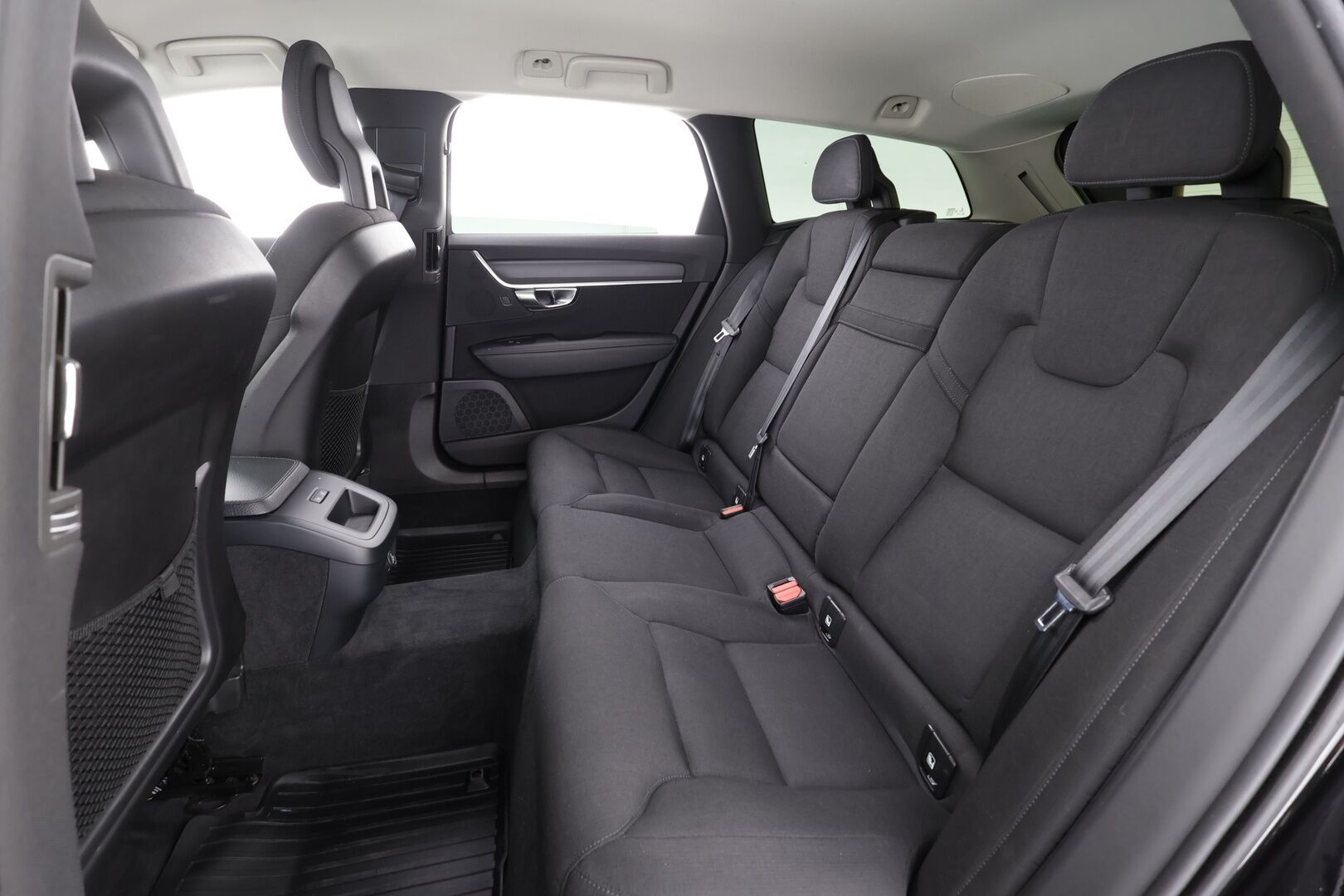 Volvo V90 CROSS COUNTRY 2018 D4 AWD Advanced aut * ACC / Webasto / Navi / LED / P.tutka / VOC / Ratinlämmitin * - Kahdet renkaat aluvanteilla / Huollettu 111tkm / Ei Adblue!