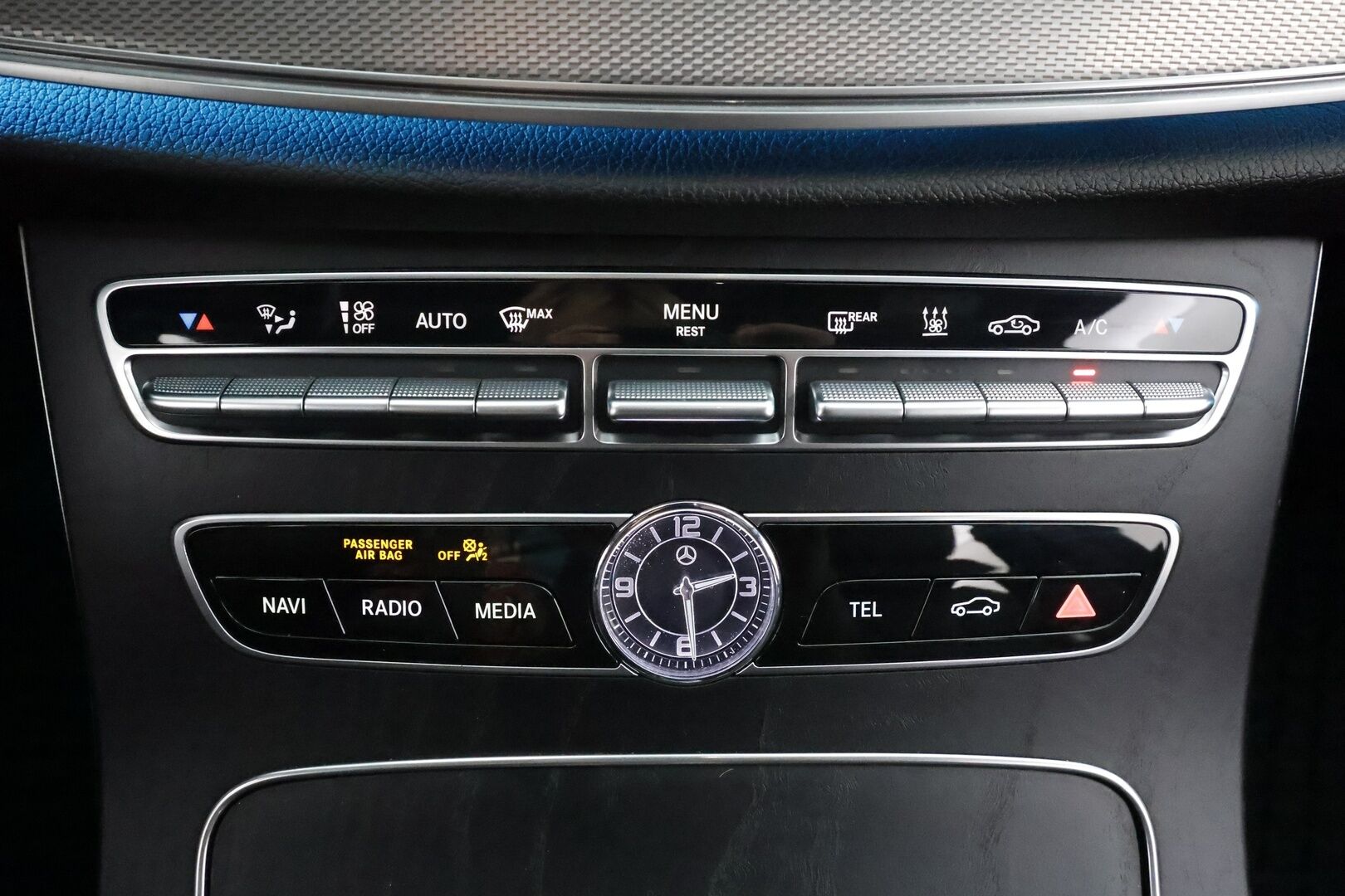 MERCEDES-BENZ E 2019 220 d 4MATIC AMG 9G-Tronic * Distronic+ / Webasto / Koukku / Multibeam-LED / 360-Kamera / Muistipenkit / Apple&Android * - Kahdet Renkaat - HULLUT AVAJAISHULINAT KORKOTARJOUS 3,29 %