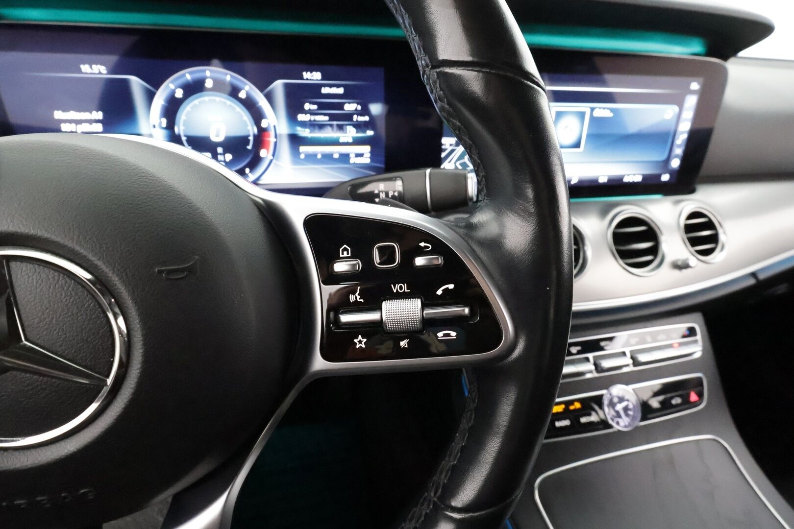 MERCEDES-BENZ E 2019 220 d 4MATIC AMG 9G-Tronic - Distronic+ | Webasto | Koukku | Multibeam-LED | 360-Kamera | Muistipenkit | Apple&Android 