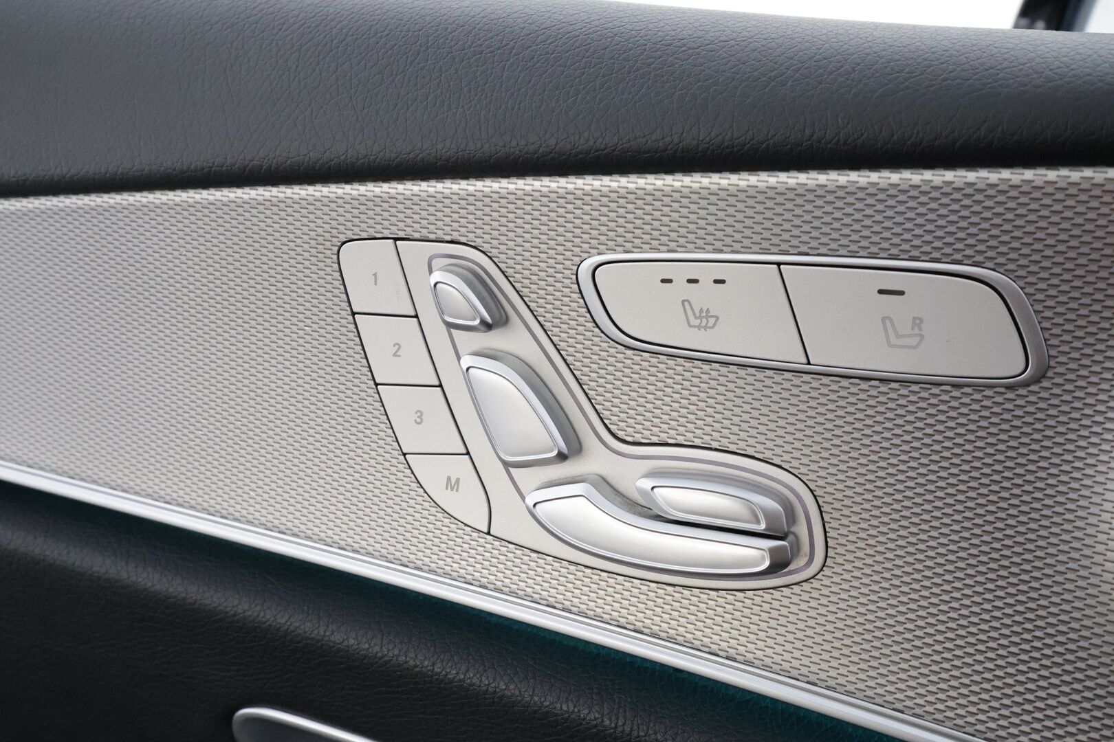 MERCEDES-BENZ E 2019 220 d 4MATIC AMG 9G-Tronic * Distronic+ / Webasto / Koukku / Multibeam-LED / 360-Kamera / Muistipenkit / Apple&Android * - Kahdet Renkaat - HULLUT AVAJAISHULINAT KORKOTARJOUS 3,29 %