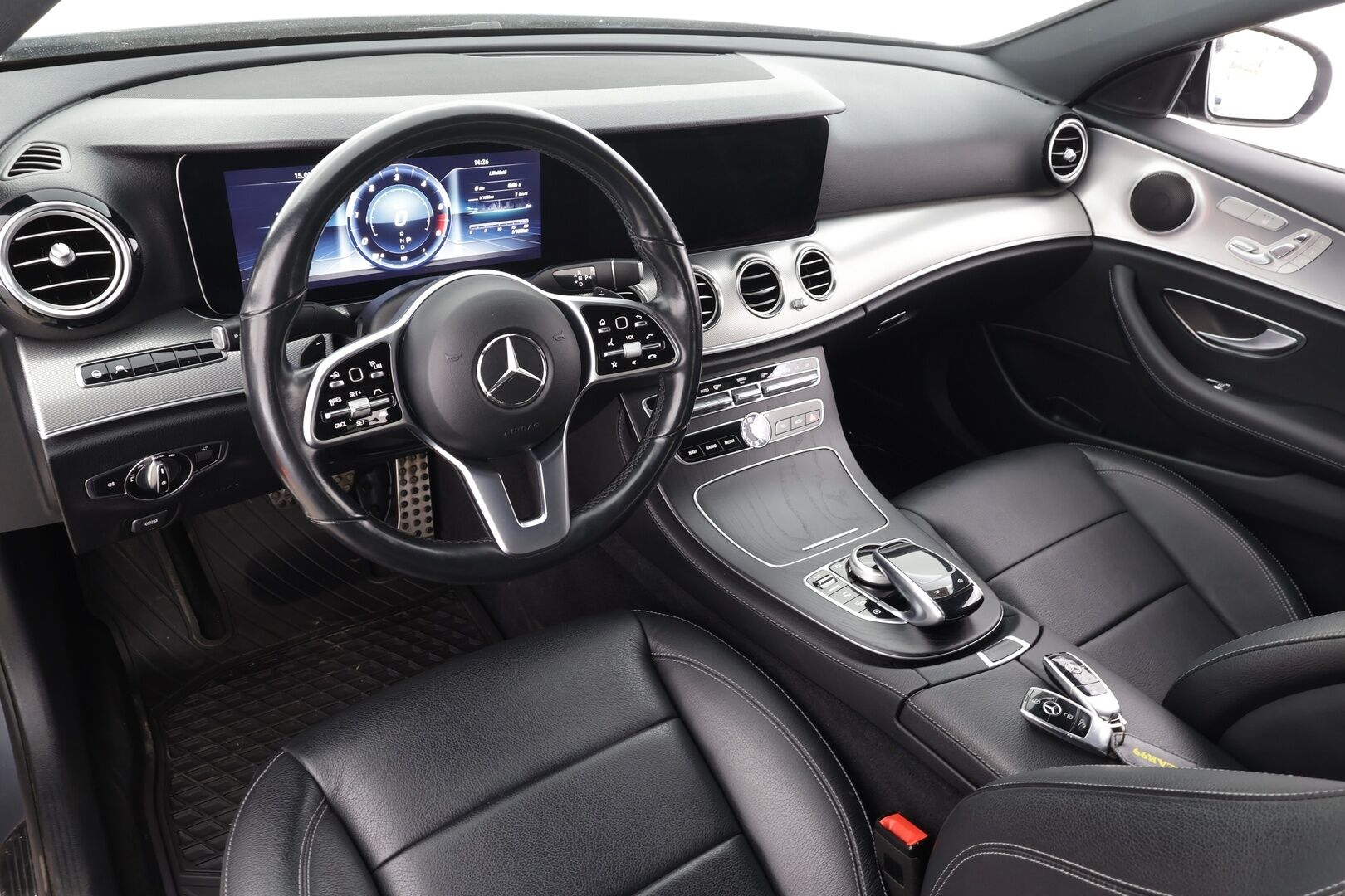 MERCEDES-BENZ E 2019 220 d 4MATIC AMG 9G-Tronic * Distronic+ / Webasto / Koukku / Multibeam-LED / 360-Kamera / Muistipenkit / Apple&Android * - Kahdet Renkaat - HULLUT AVAJAISHULINAT KORKOTARJOUS 3,29 %