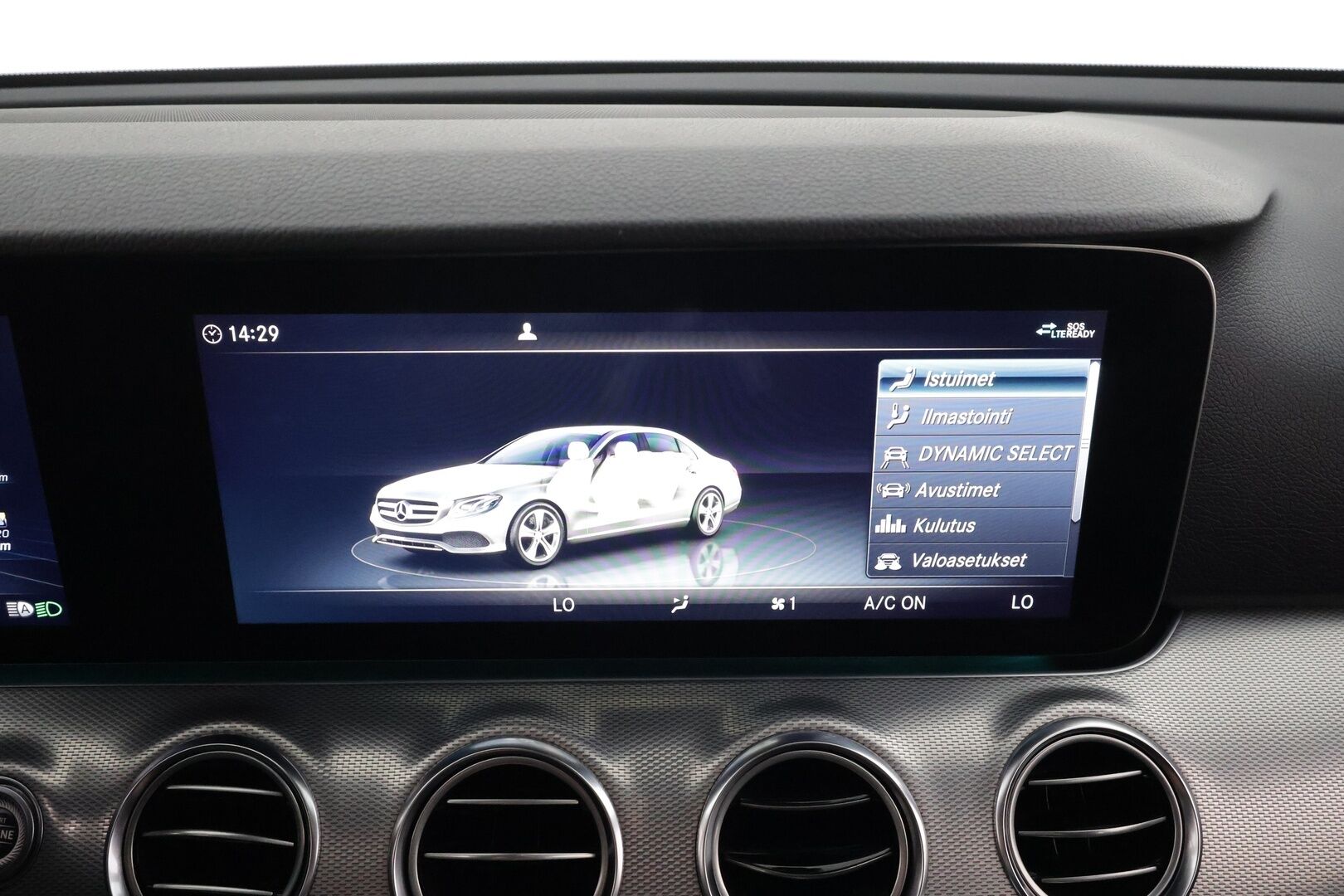 MERCEDES-BENZ E 2019 220 d 4MATIC AMG 9G-Tronic * Distronic+ / Webasto / Koukku / Multibeam-LED / 360-Kamera / Muistipenkit / Apple&Android * - Kahdet Renkaat - HULLUT AVAJAISHULINAT KORKOTARJOUS 3,29 %