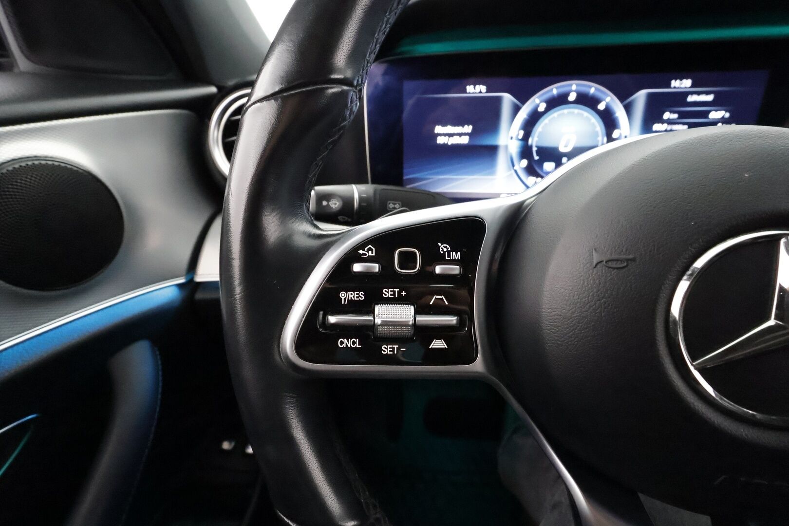 MERCEDES-BENZ E 2019 220 d 4MATIC AMG 9G-Tronic * Distronic+ / Webasto / Koukku / Multibeam-LED / 360-Kamera / Muistipenkit / Apple&Android * - Kahdet Renkaat - HULLUT AVAJAISHULINAT KORKOTARJOUS 3,29 %