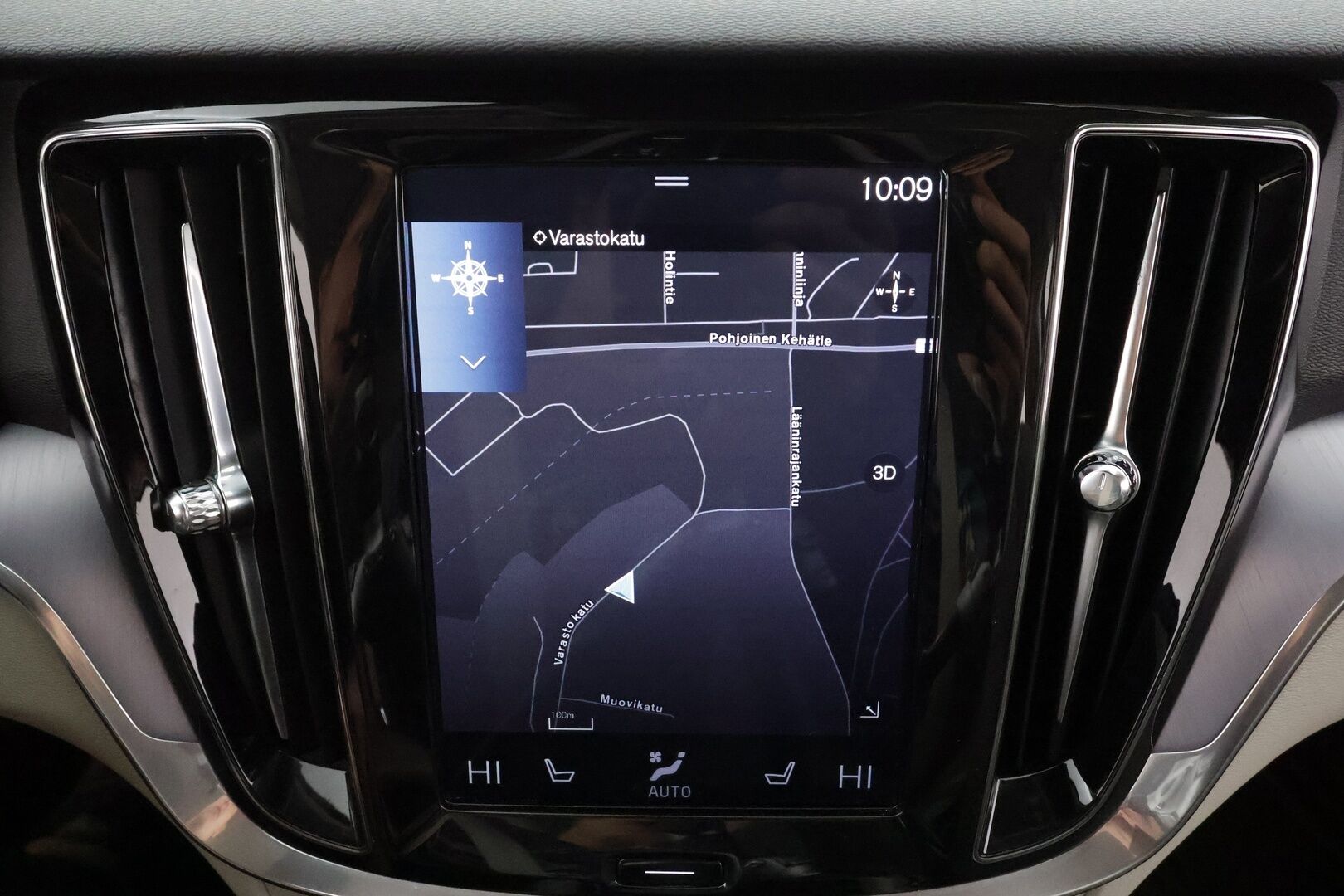 Volvo V60 2019 D3 AWD Momentum aut. * ACC / Koukku / Webasto / P.kamera / Full LED / Navi / Keyless / Puolinahat * - Kahdet renkaat aluvanteilla
