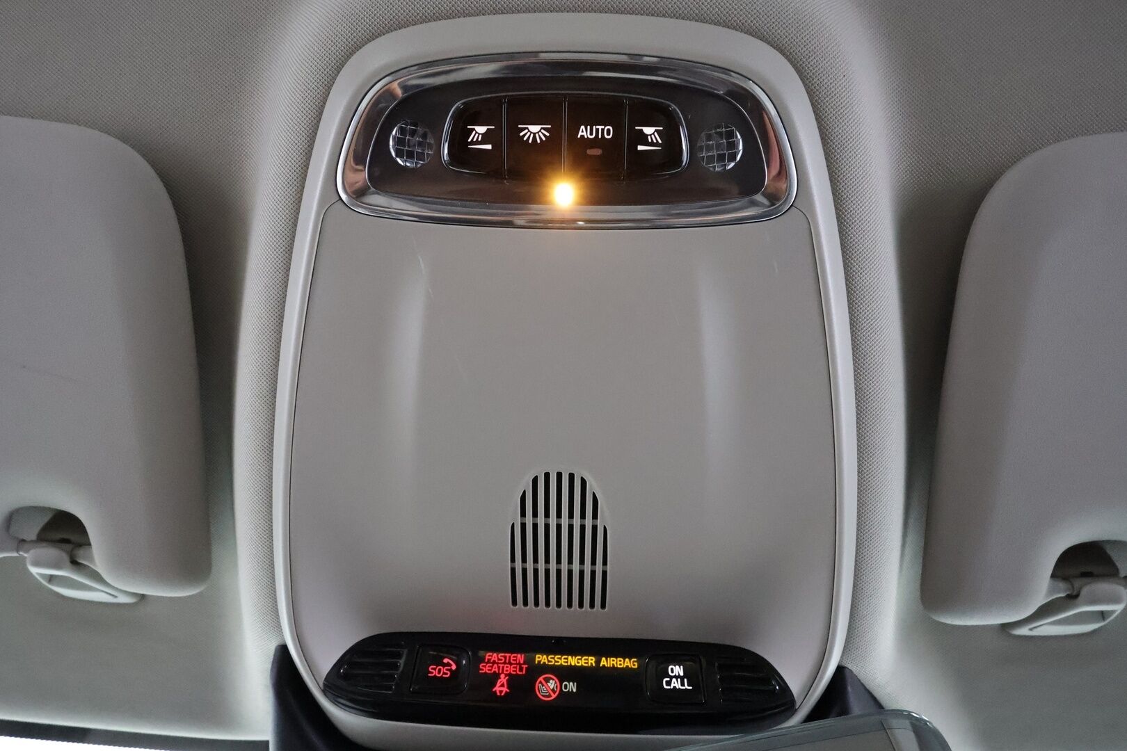 Volvo V60 2019 D3 AWD Momentum aut. * ACC / Koukku / Webasto / P.kamera / Full LED / Navi / Keyless / Puolinahat * - Kahdet renkaat aluvanteilla