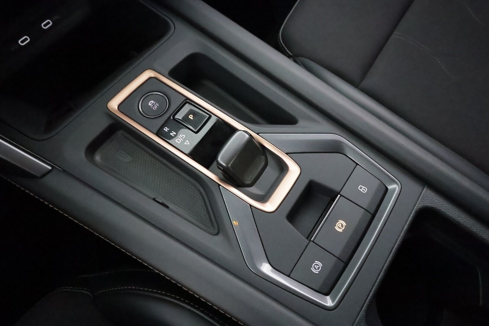 CUPRA FORMENTOR 2025 1.5 eTSI 110 kW MHEV DSG - | ACC | ALV | Facelift | P.kamera | LED | Ambiente | Keylessgo | Apple&Android | Merkkihuollettu | Ratinlämmitin | Kahdet Renkaat |