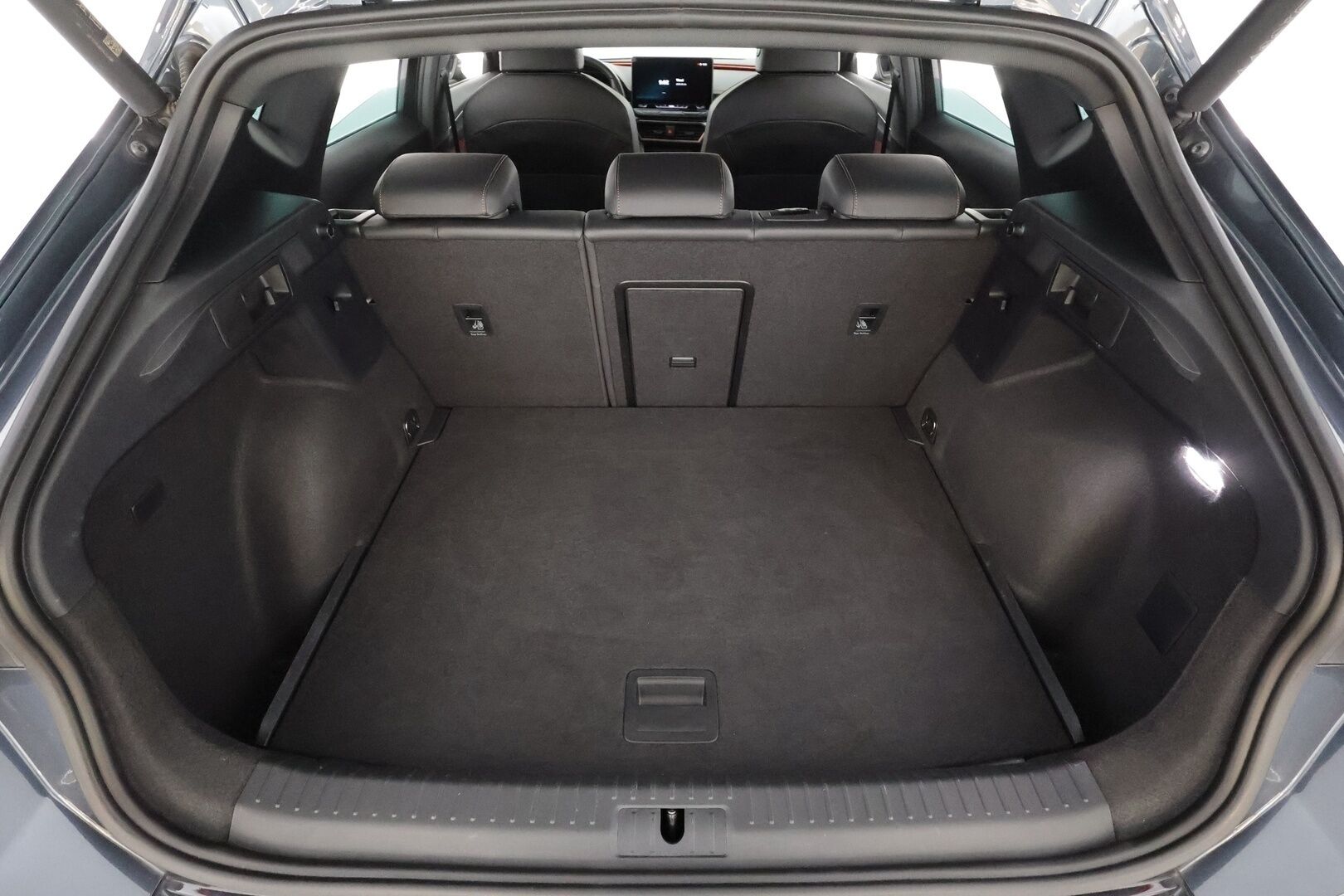 CUPRA FORMENTOR 2025 1.5 eTSI 110 kW MHEV DSG - | ACC | ALV | Facelift | P.kamera | LED | Ambiente | Keylessgo | Apple&Android | Merkkihuollettu | Ratinlämmitin | Kahdet Renkaat |