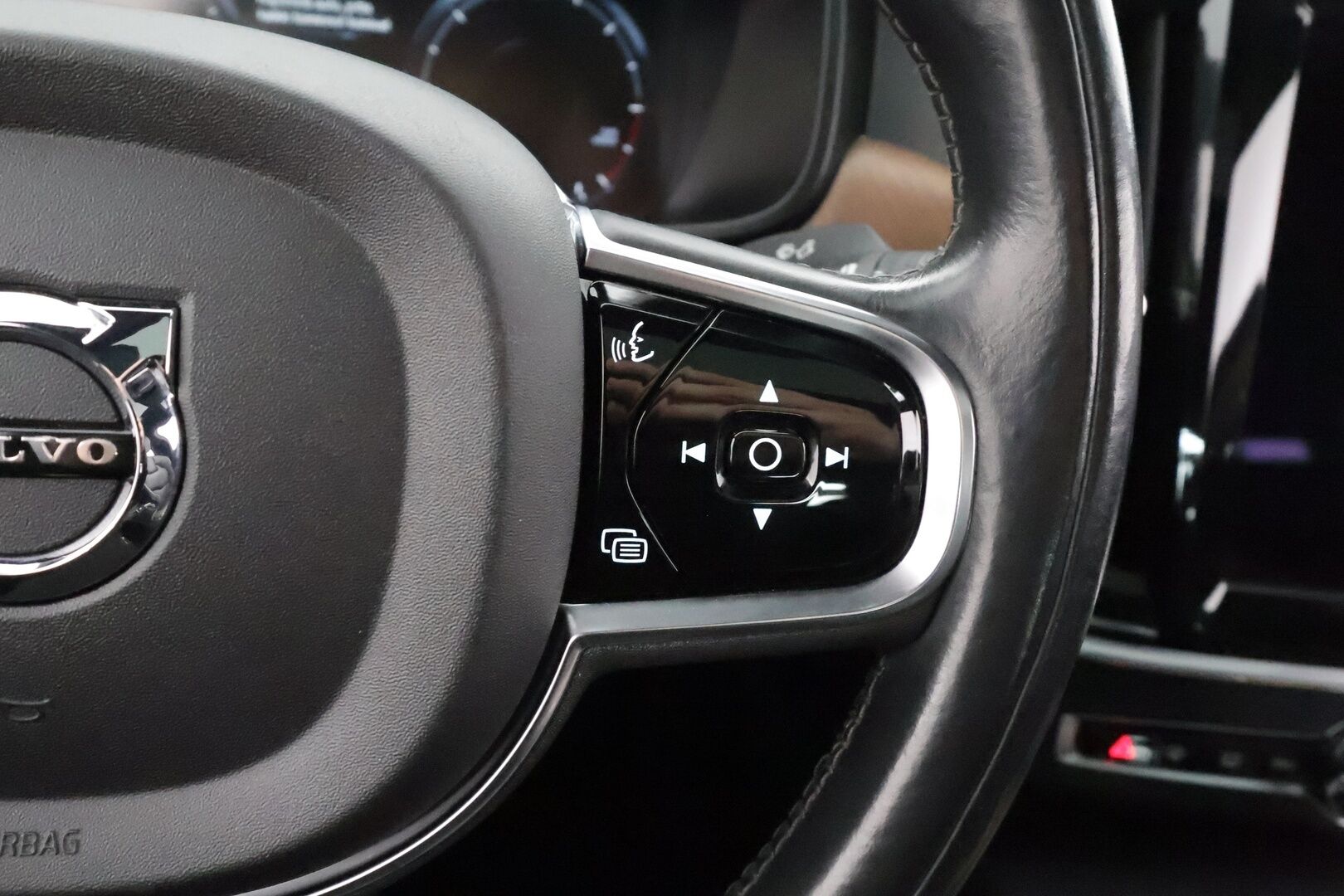 Volvo S90 2017 D5 AWD Inscription aut. * ACC / B&W / HUD / 360° / Webasto / Kattoluukku / Styling Kit / Muistinahat / Full LED / BLIS * - Ilman AD-Blue järjestelmää / Kahdet renkaat aluvanteilla / Supervarusteet - HULLUT AVAJAISHULINAT KORKOTARJOUS 3,29 %