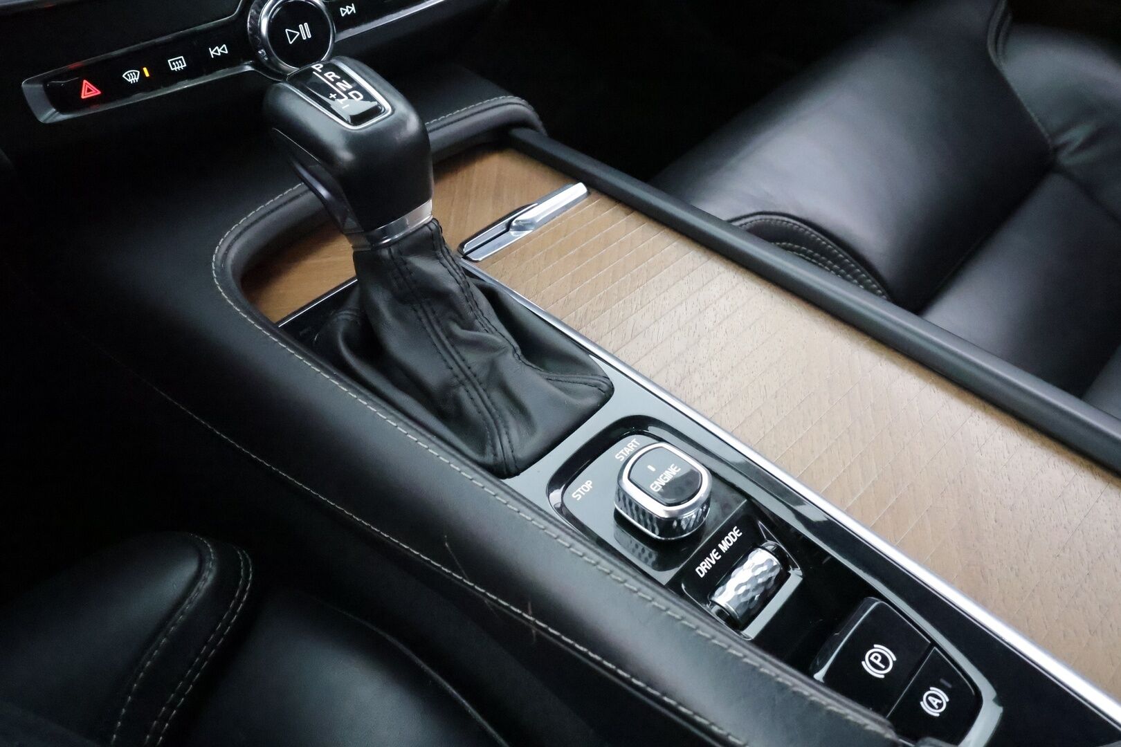 Volvo S90 2017 D5 AWD Inscription aut. * ACC / B&W / HUD / 360° / Webasto / Kattoluukku / Styling Kit / Muistinahat / Full LED / BLIS * - Ilman AD-Blue järjestelmää / Kahdet renkaat aluvanteilla / Supervarusteet - HULLUT AVAJAISHULINAT KORKOTARJOUS 3,29 %