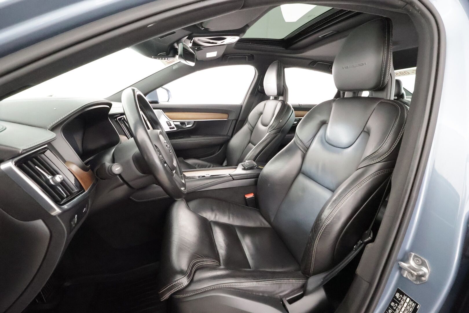 Volvo S90 2017 D5 AWD Inscription aut. * ACC / B&W / HUD / 360° / Webasto / Kattoluukku / Styling Kit / Muistinahat / Full LED / BLIS * - Ilman AD-Blue järjestelmää / Kahdet renkaat aluvanteilla / Supervarusteet - HULLUT AVAJAISHULINAT KORKOTARJOUS 3,29 %