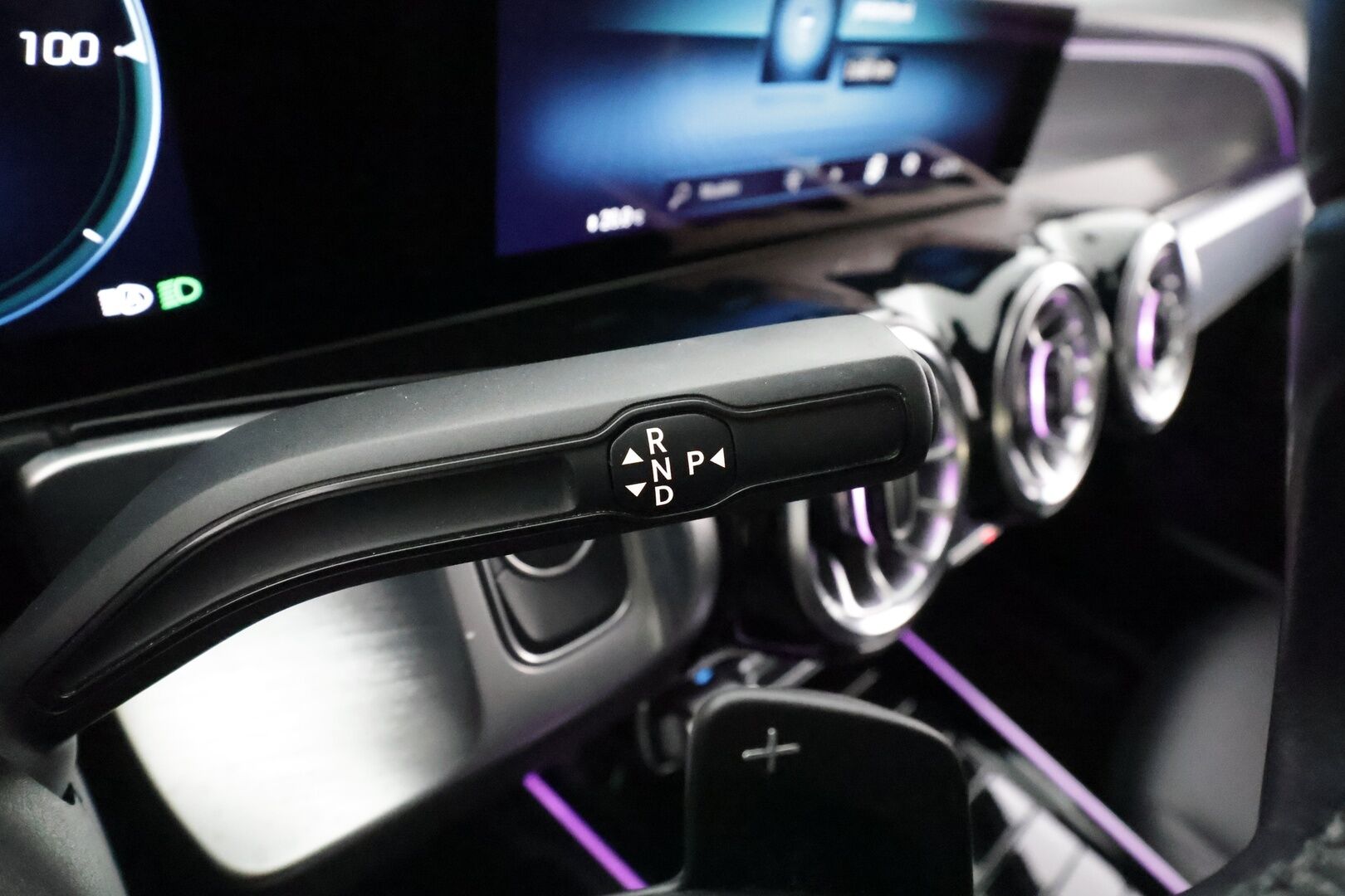 MERCEDES-BENZ EQB 2023 300 4MATIC Business 7-P * Distronic+ / Akkukäyttöinen lisälämmitin / Widescreen / 360-Kamera / High performance LED * - Kahdet Renkaat / Koti & Kauppalaturi